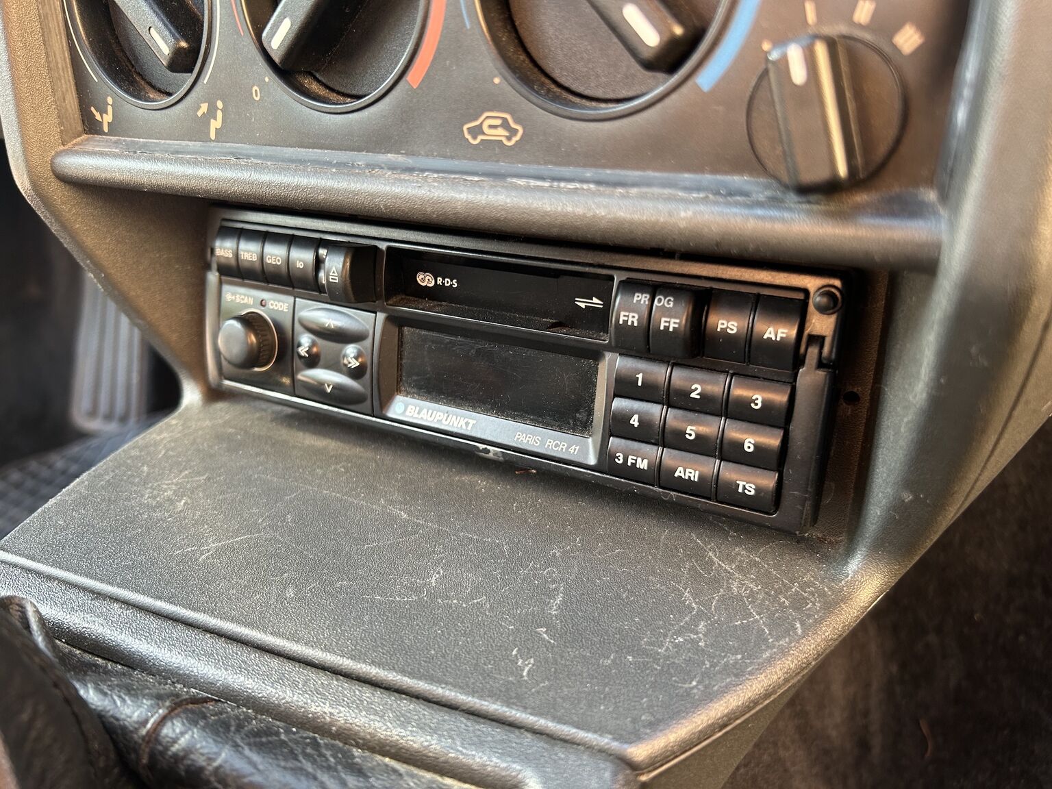 Interior image of 1988 Alfa Romeo 75 (21)