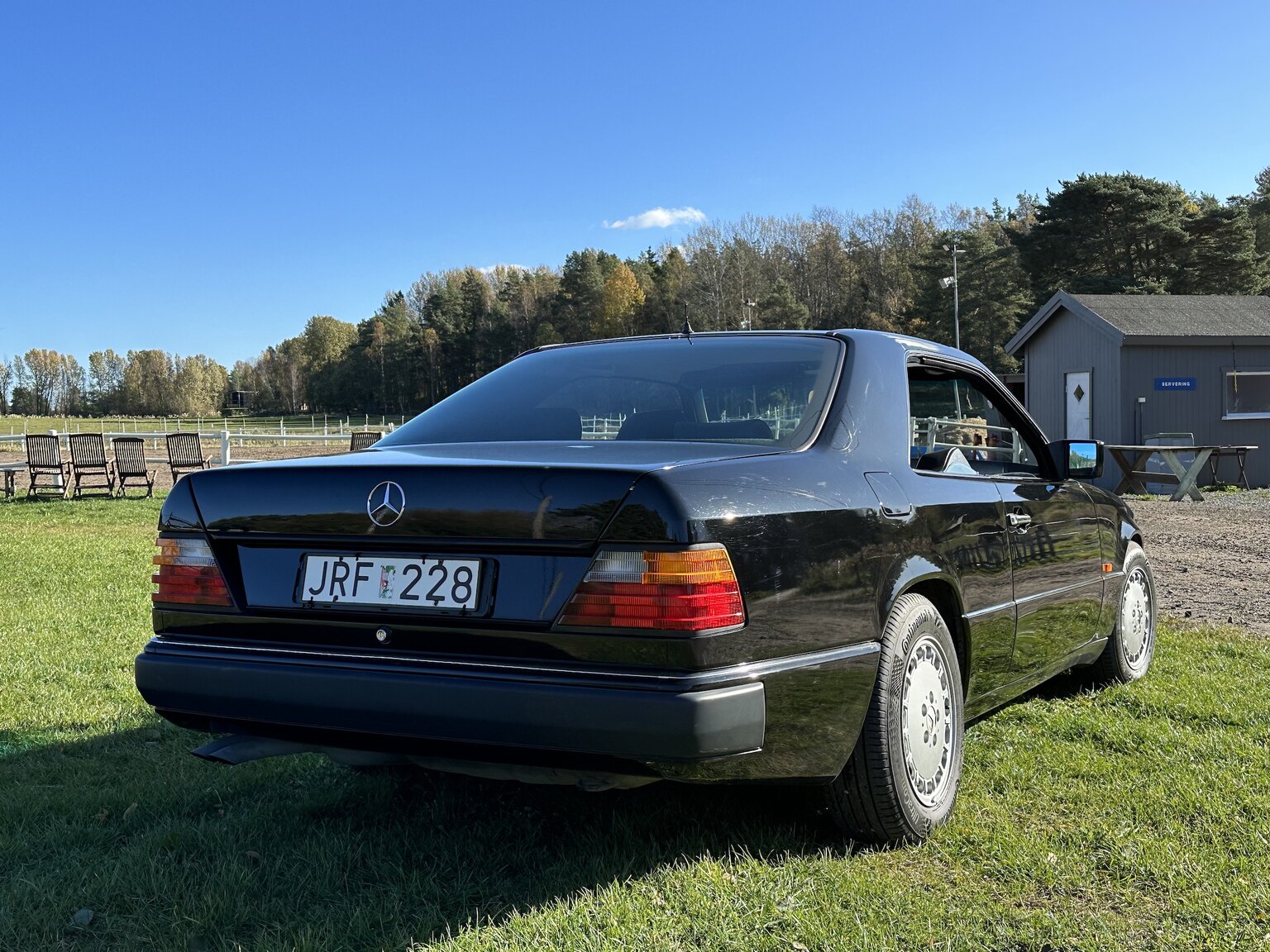 Aussenfoto 1990 Mercedes-Benz 300 CE 24V