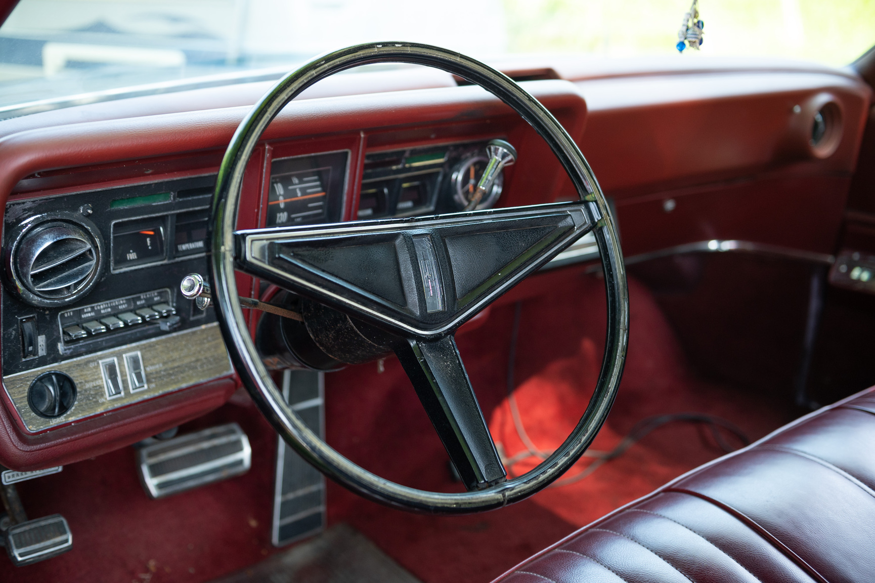 Interior image of 1968 Oldsmobile Toronado (35)
