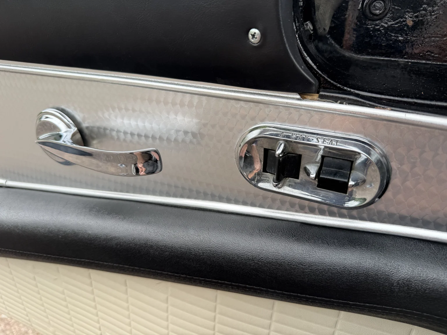 Innenraumfoto von 1957 Ford Thunderbird (29)