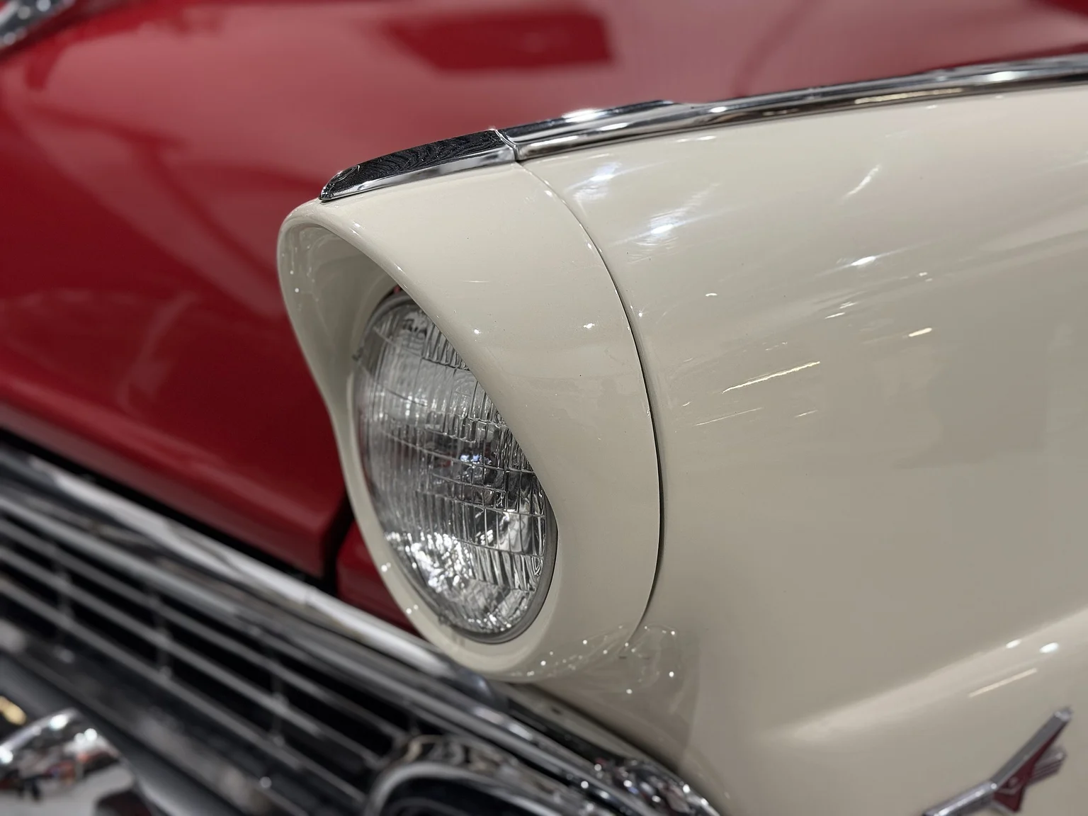 Aussenfoto 1956 Ford Fairlane Sunliner V8 5.1 (49)