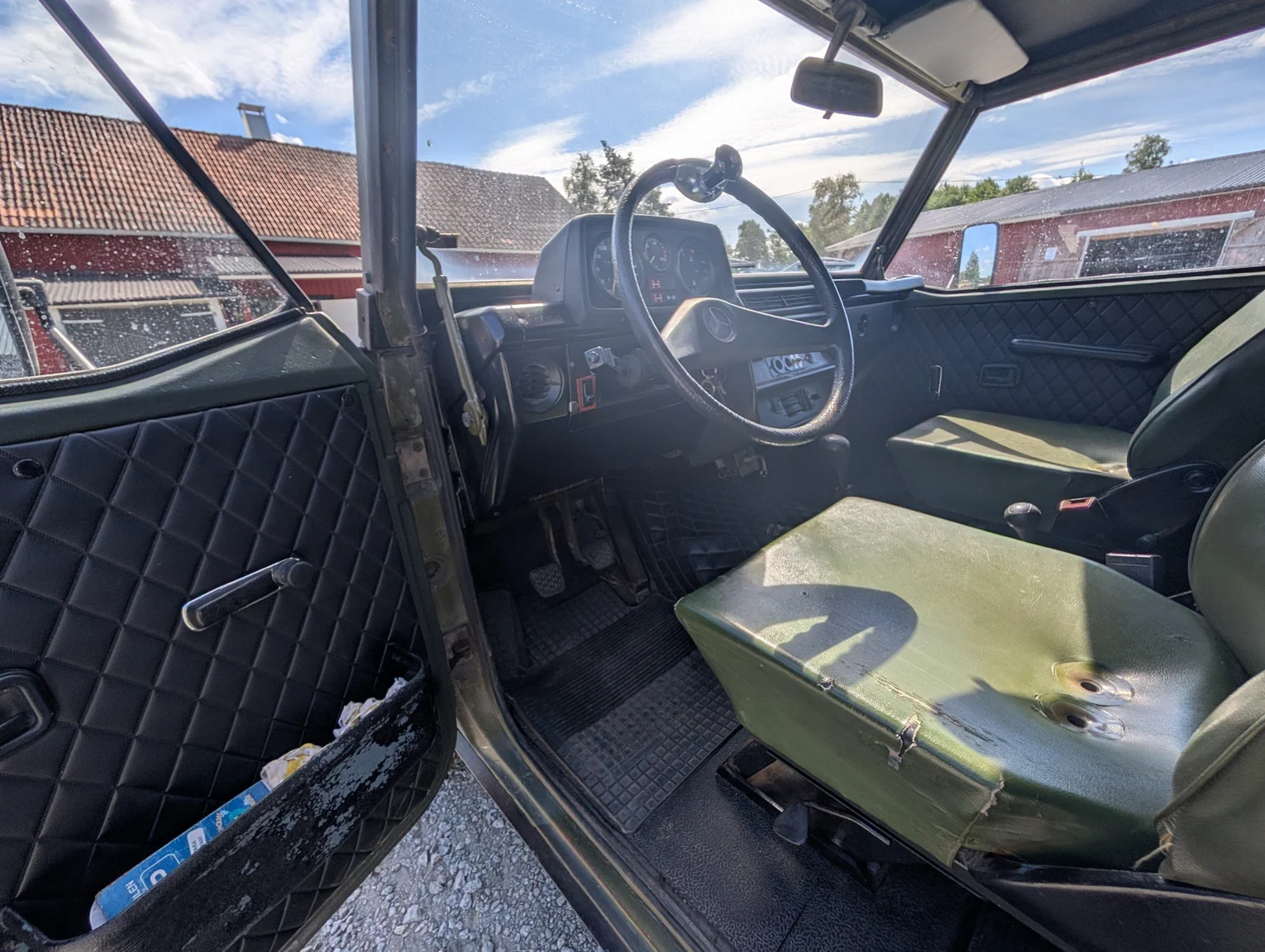 Innenraumfoto von 1987 Mercedes-Benz 240 GD 461 (2)