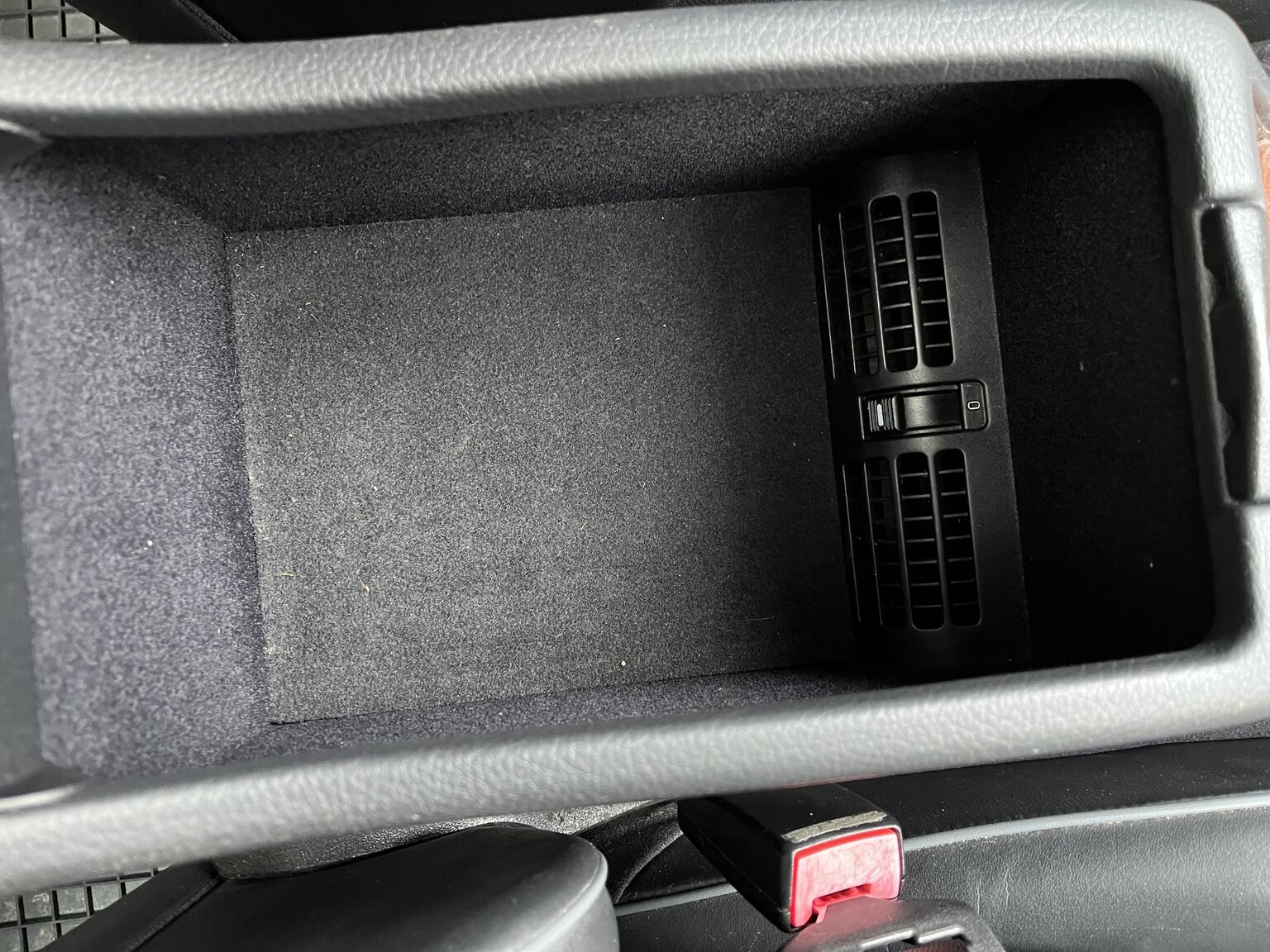 Innenraumfoto von 1999 Mercedes-Benz E320 T Automat