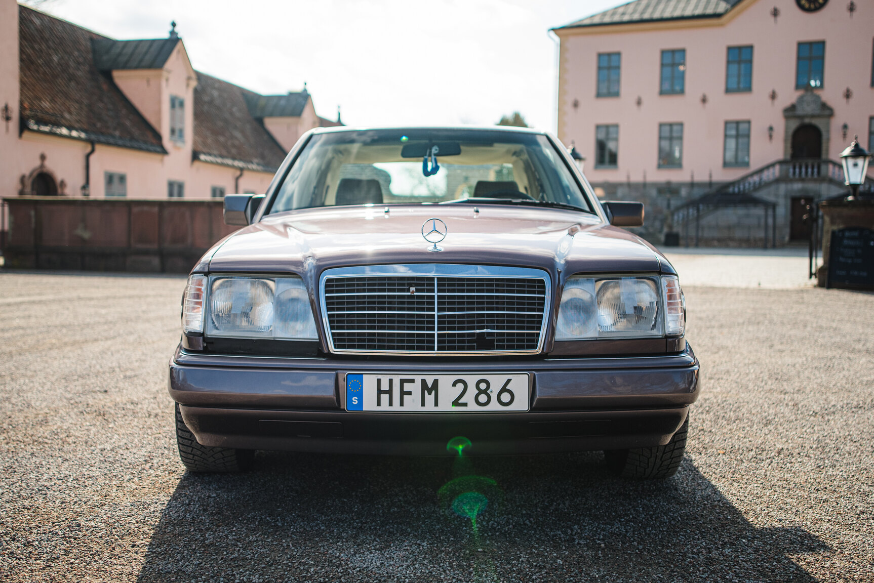 Exterior image of 1993 Mercedes-Benz E 220