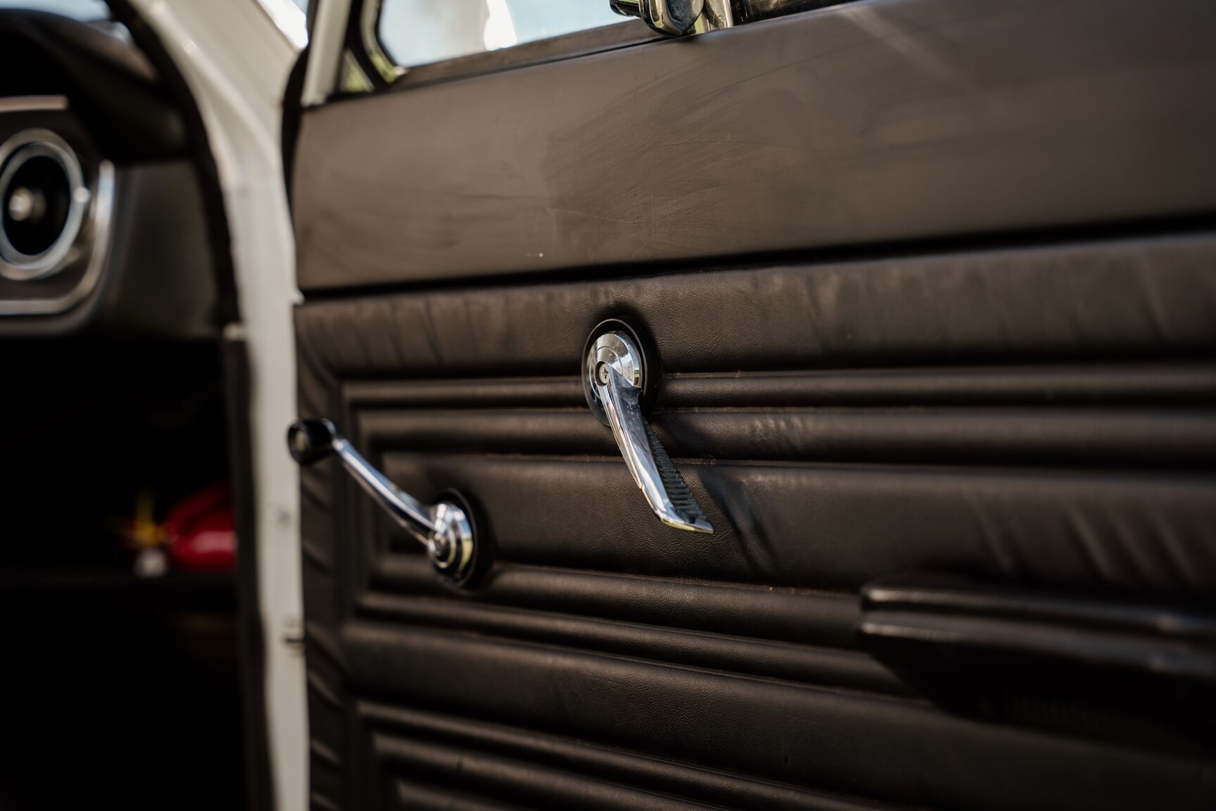 Interior image of 1968 Ford Cortina Lotus (27)