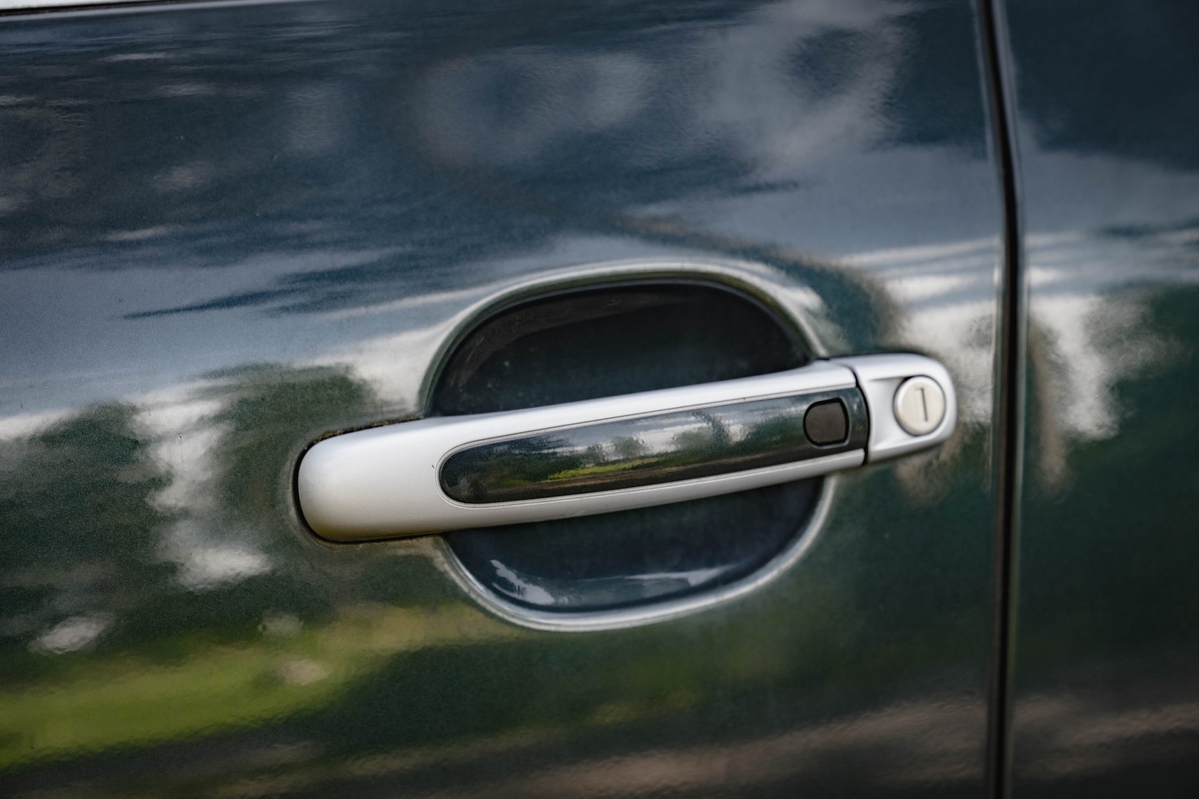 Exterior image of 2005 Porsche Cayenne Turbo WLS