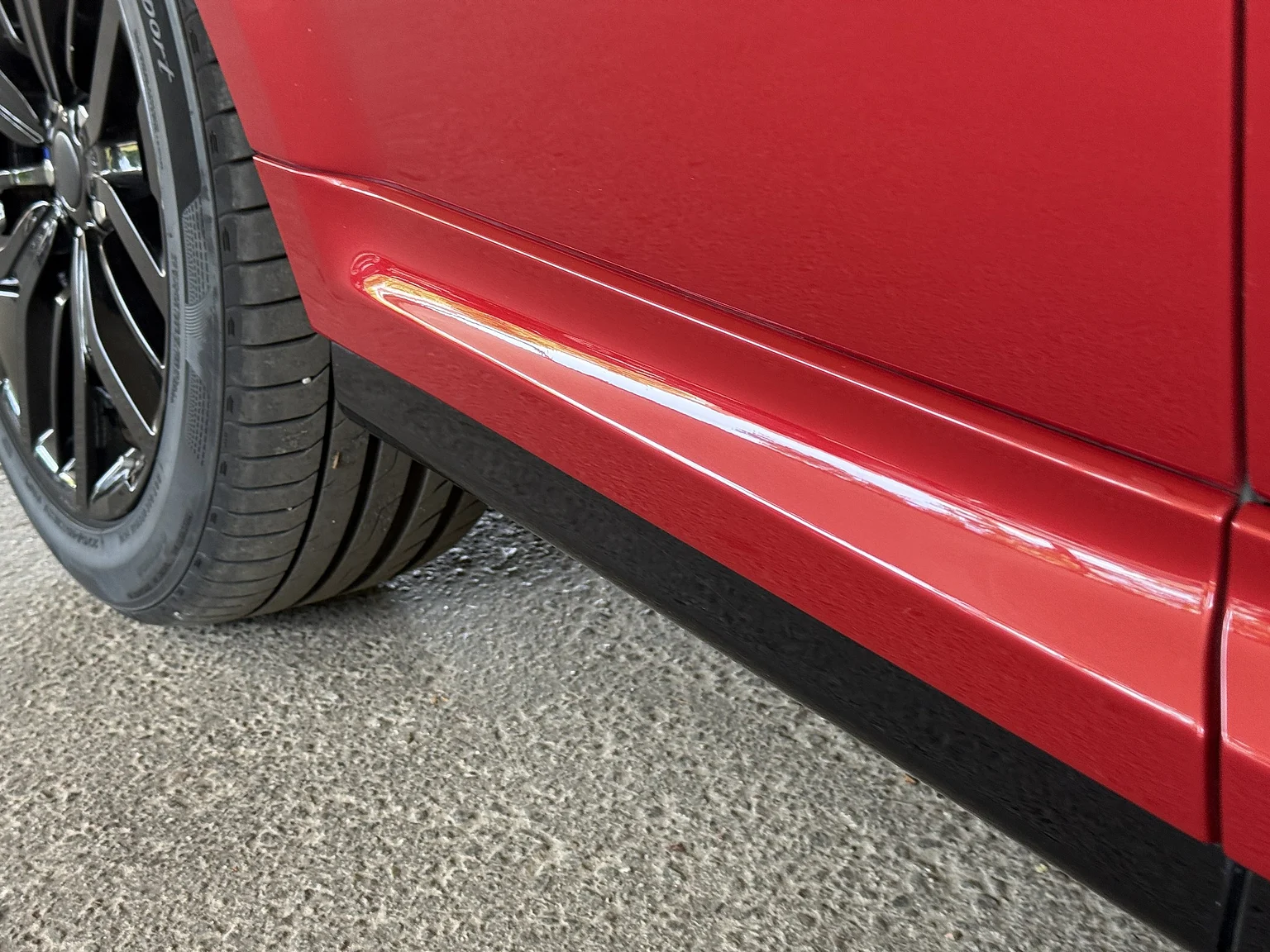 Exteriörbild på 2017 Range Rover Sport SVR (91)