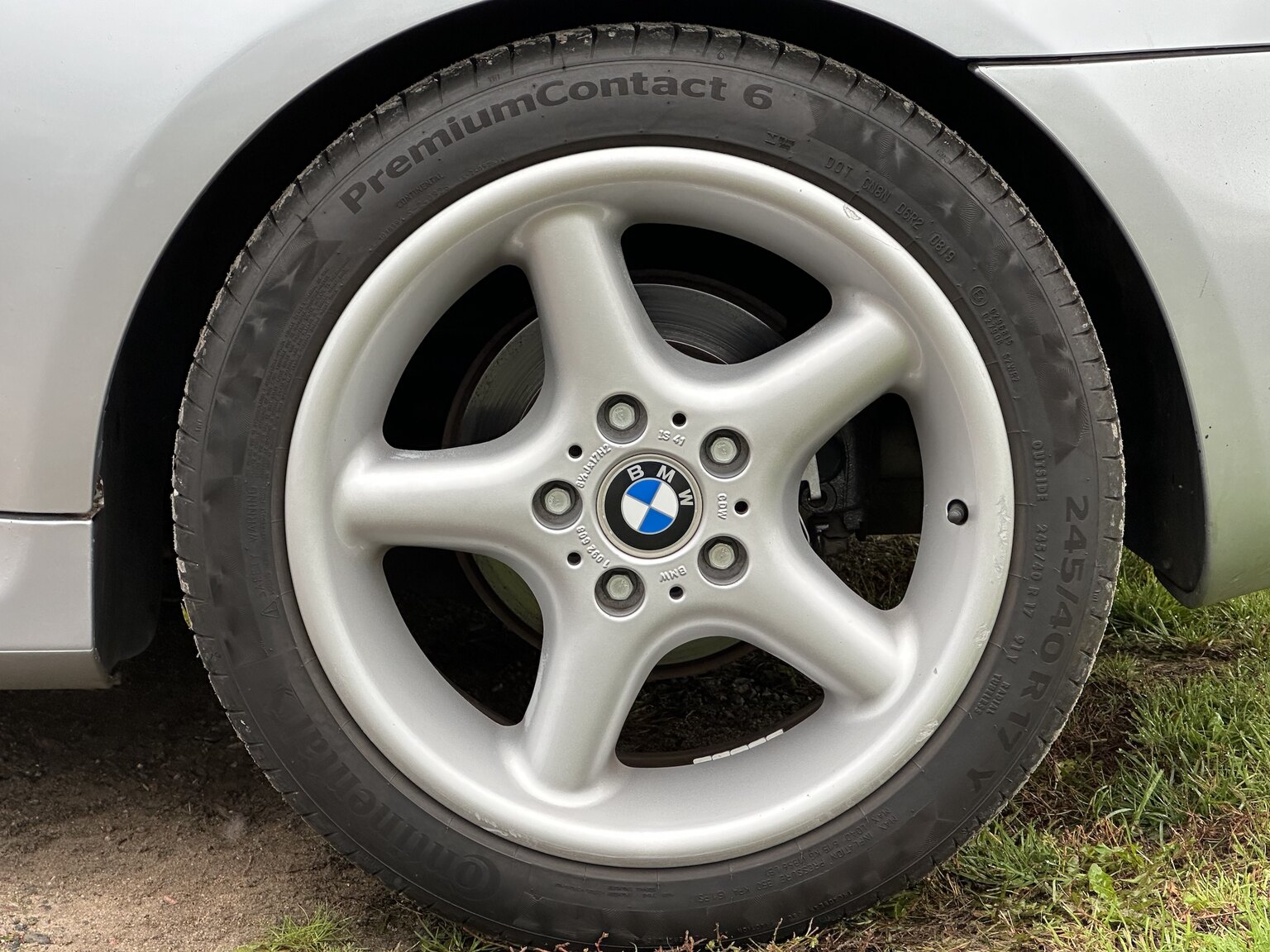 Exterior image of 1997 BMW Z3 2.8 Roadster