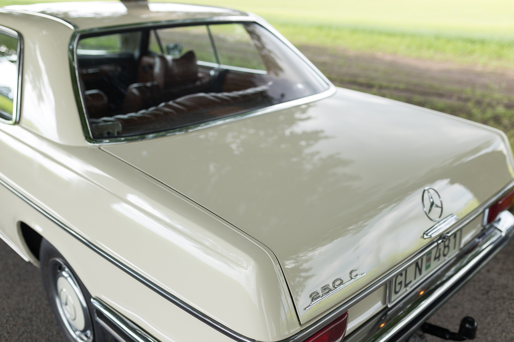 Aussenfoto 1971 Mercedes 250 C