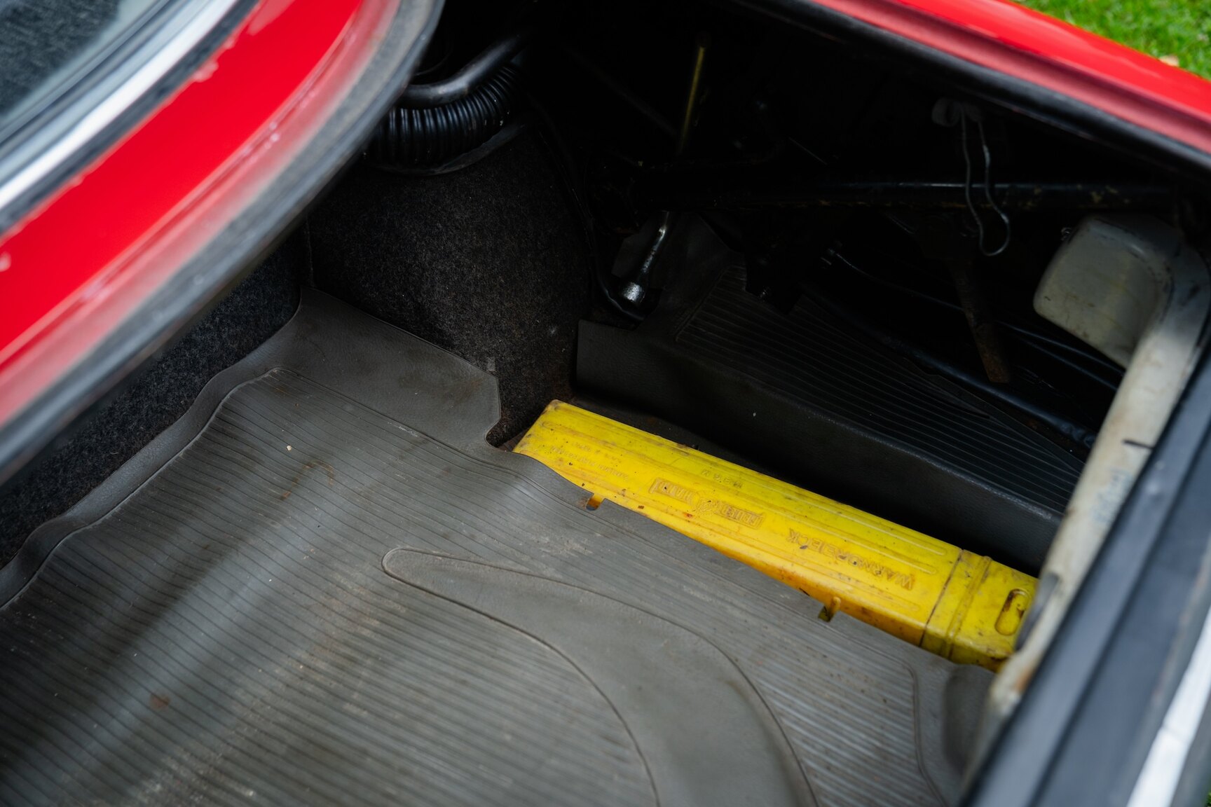 Interior image of 1975 Mercedes-Benz 350 SLC