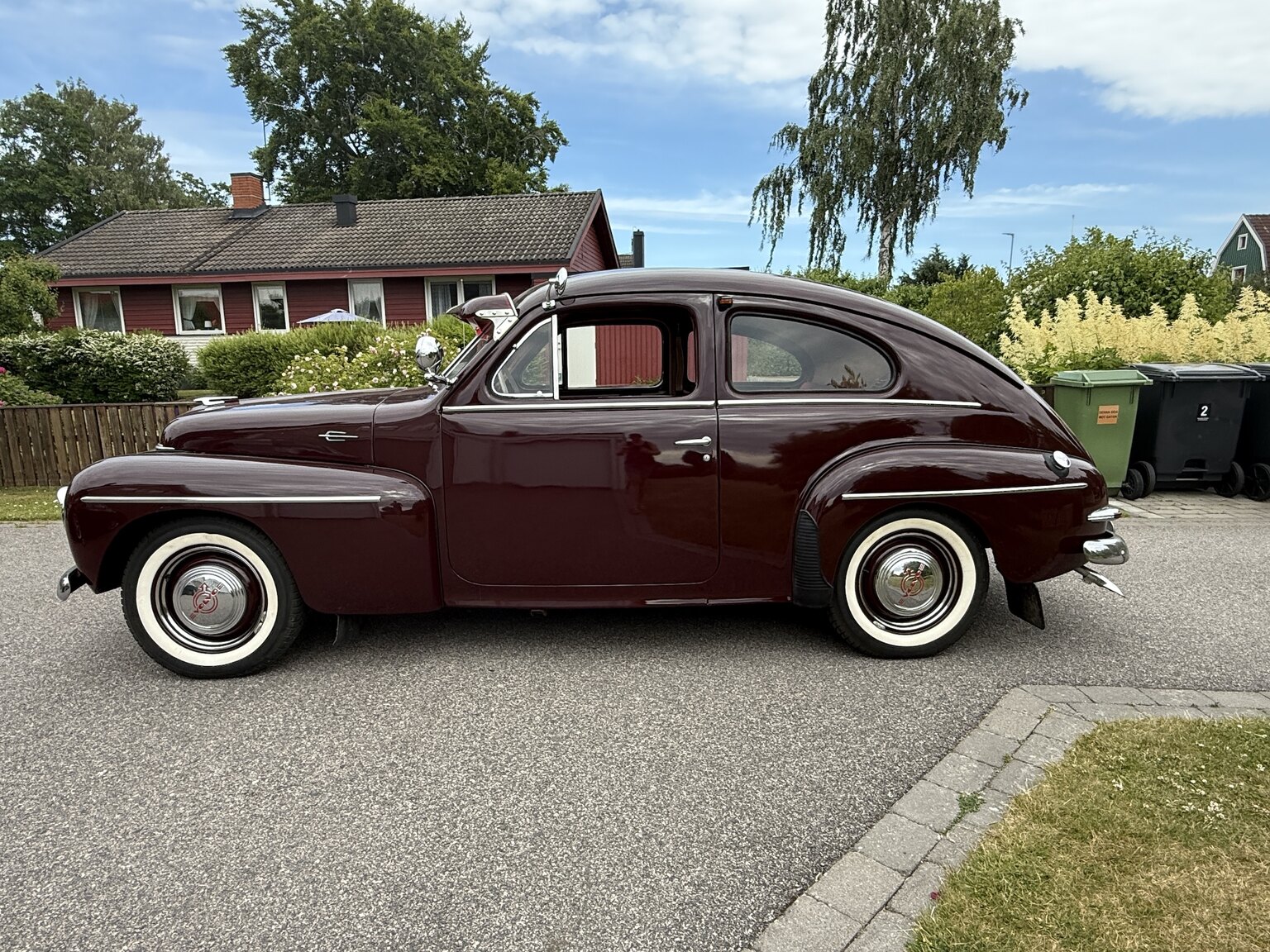 Exterior image of 1953 Volvo PV 444 ES
