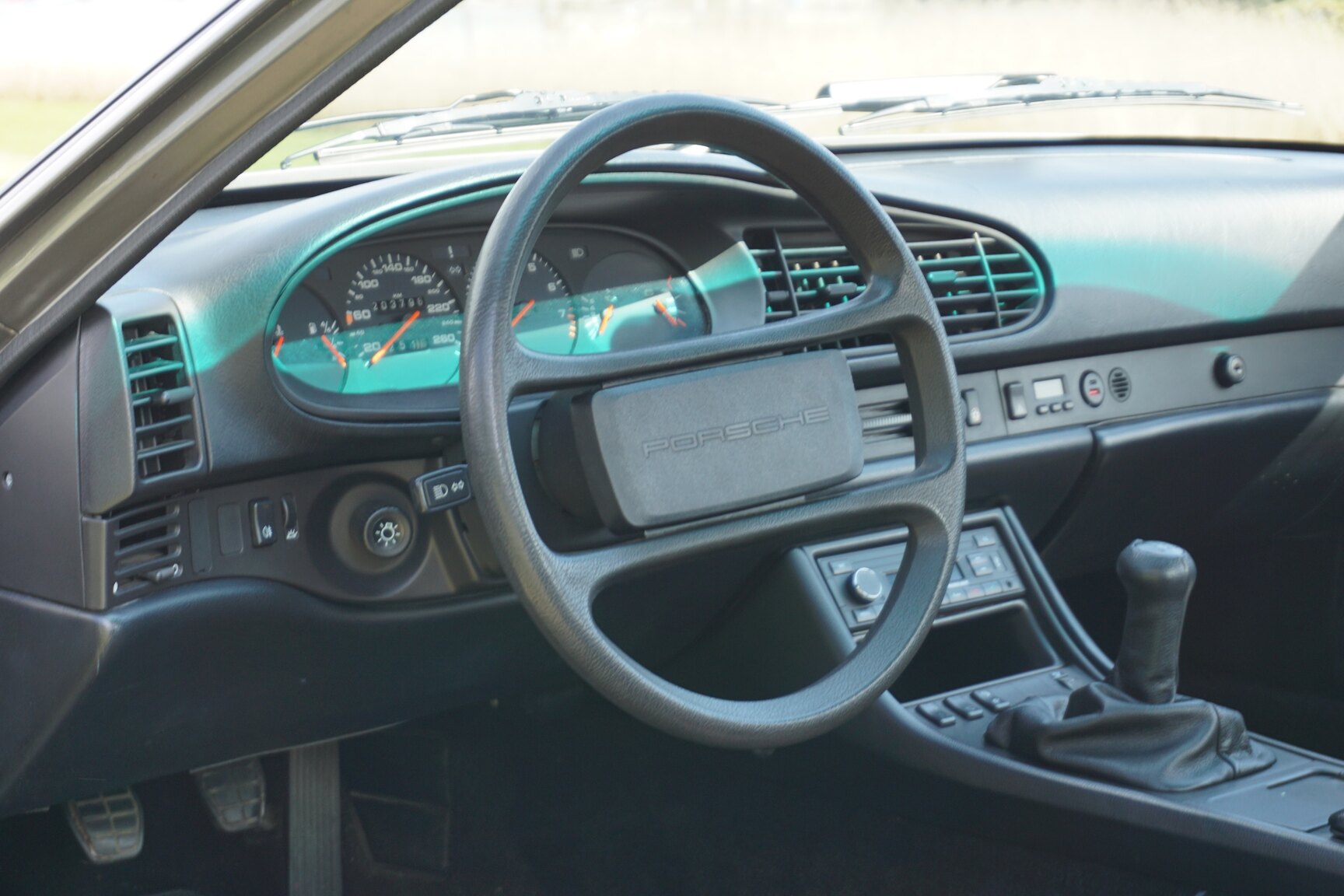 Interiörbild 1985 Porsche 944 "NO RESERVE AUCTION"