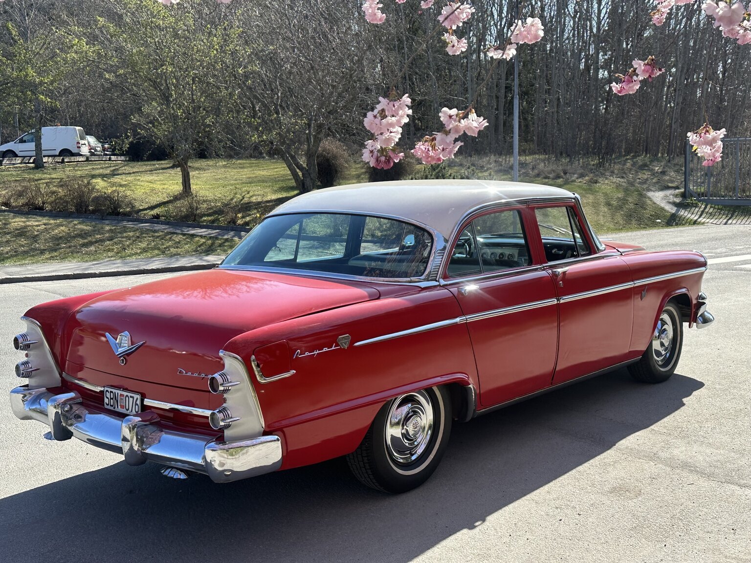 Exteriörbild på 1955 Dodge Custom Royal Sedan HEMI