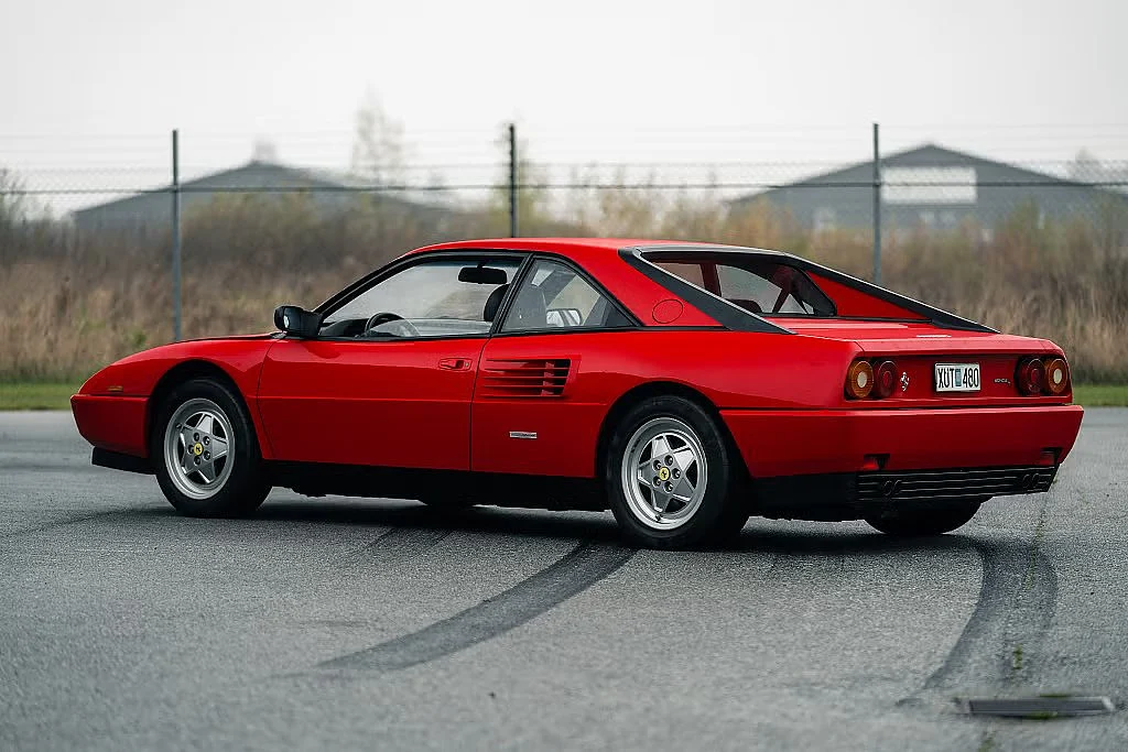 Exteriörbild på 1992 Ferrari Mondial (2)