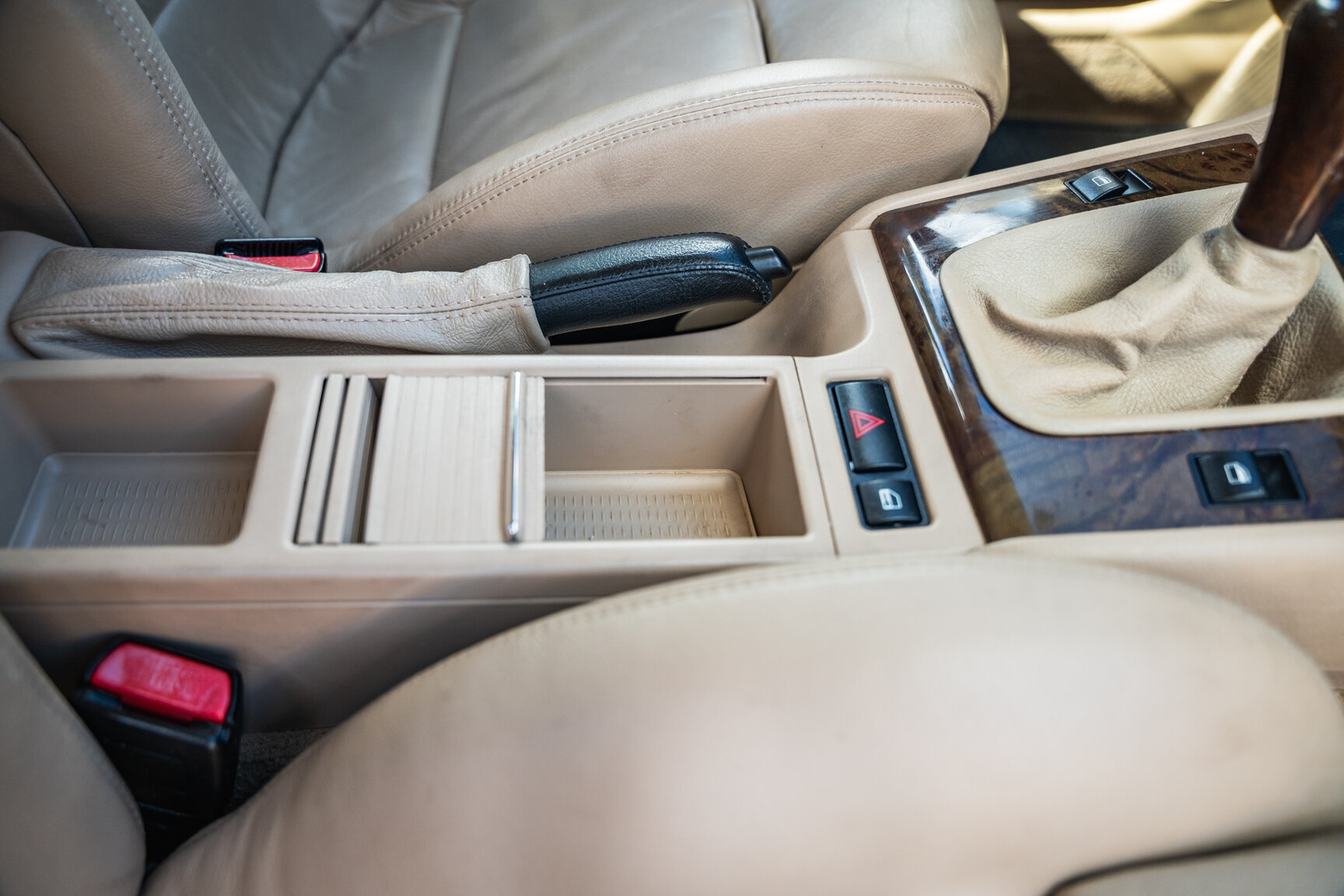 Interior image of 2003 BMW 320i Touring
