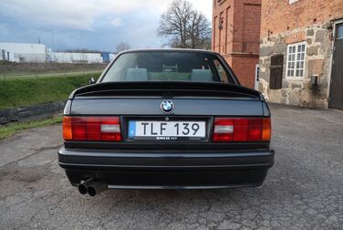 Exterior image of 1989 BMW 325i