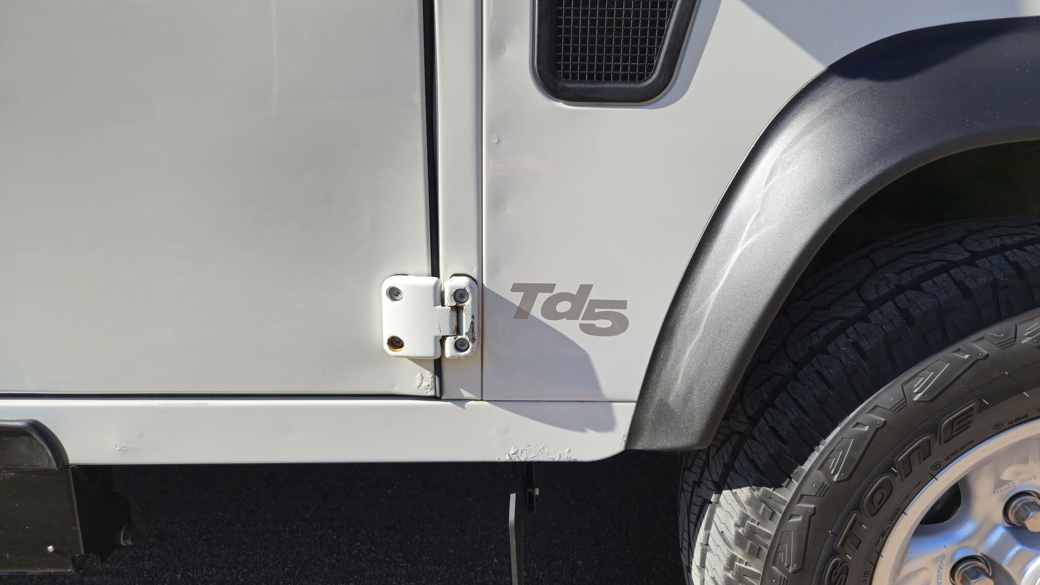 Exterior image of 1999 Land Rover Defender Single Cab Pickup