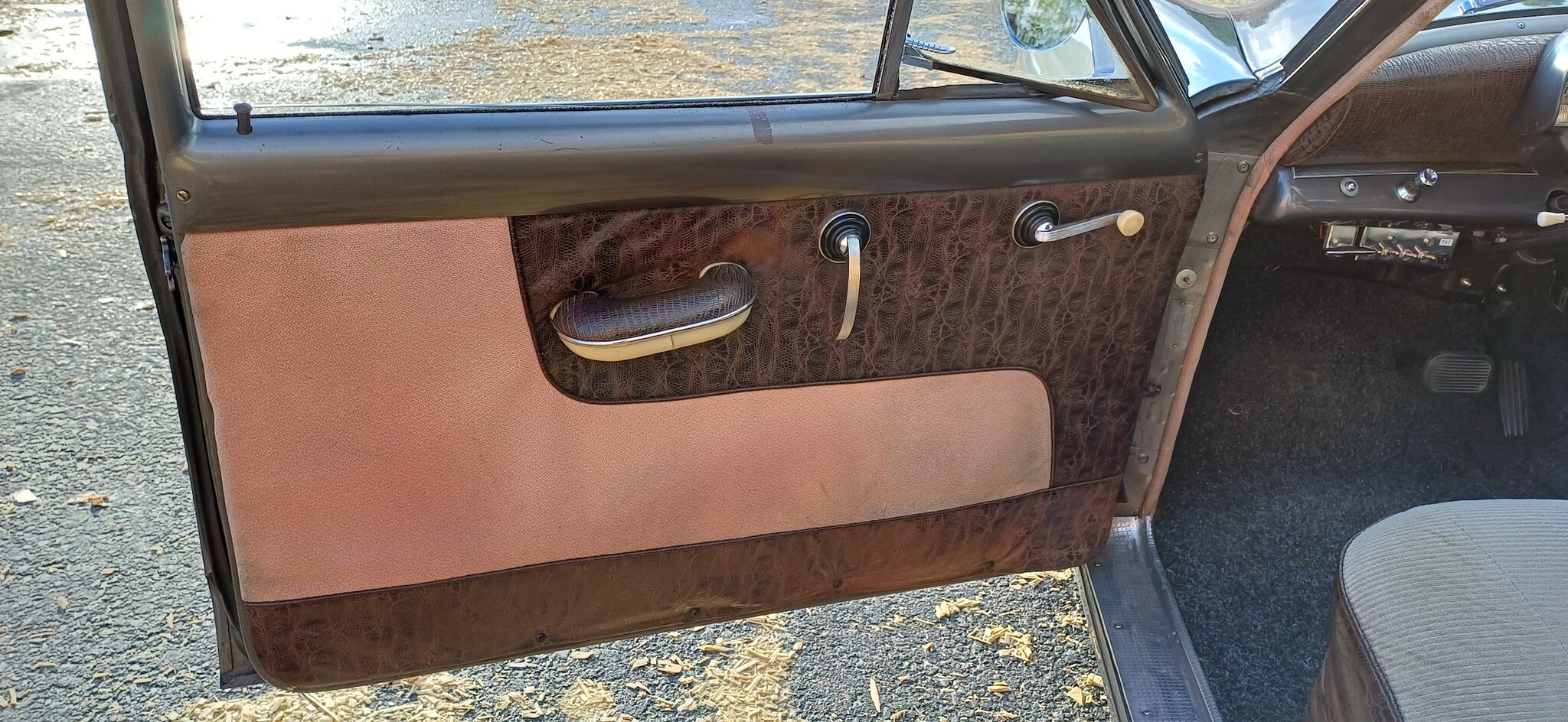 Innenraumfoto von 1953 Kaiser Deluxe Club 2-door