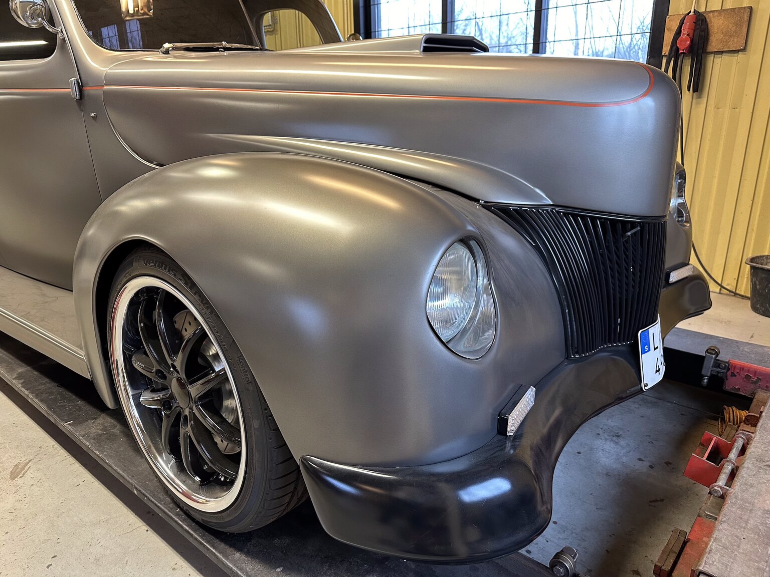 Exteriörbild på 1939 Custom Ford Fordor "Forvette"