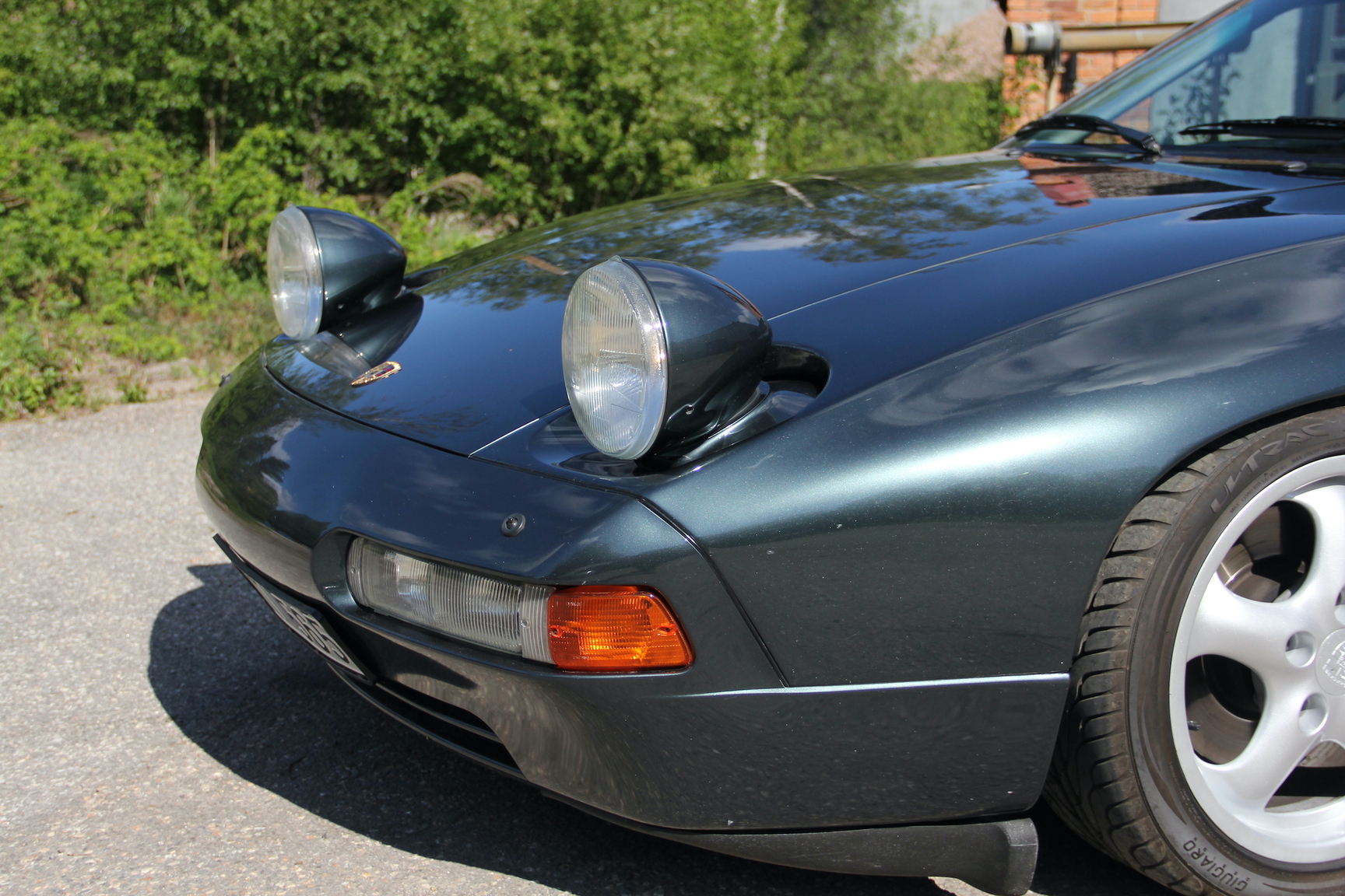 Exterior image of 1994 Porsche 928 GTS