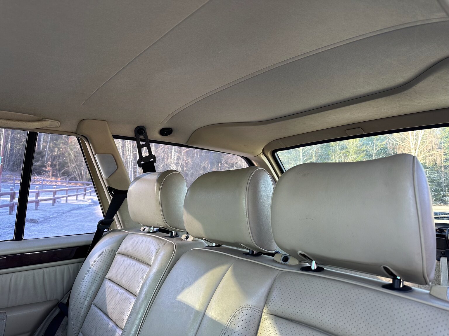 Innenraumfoto von 1992 Mercedes-Benz 300 TE-24