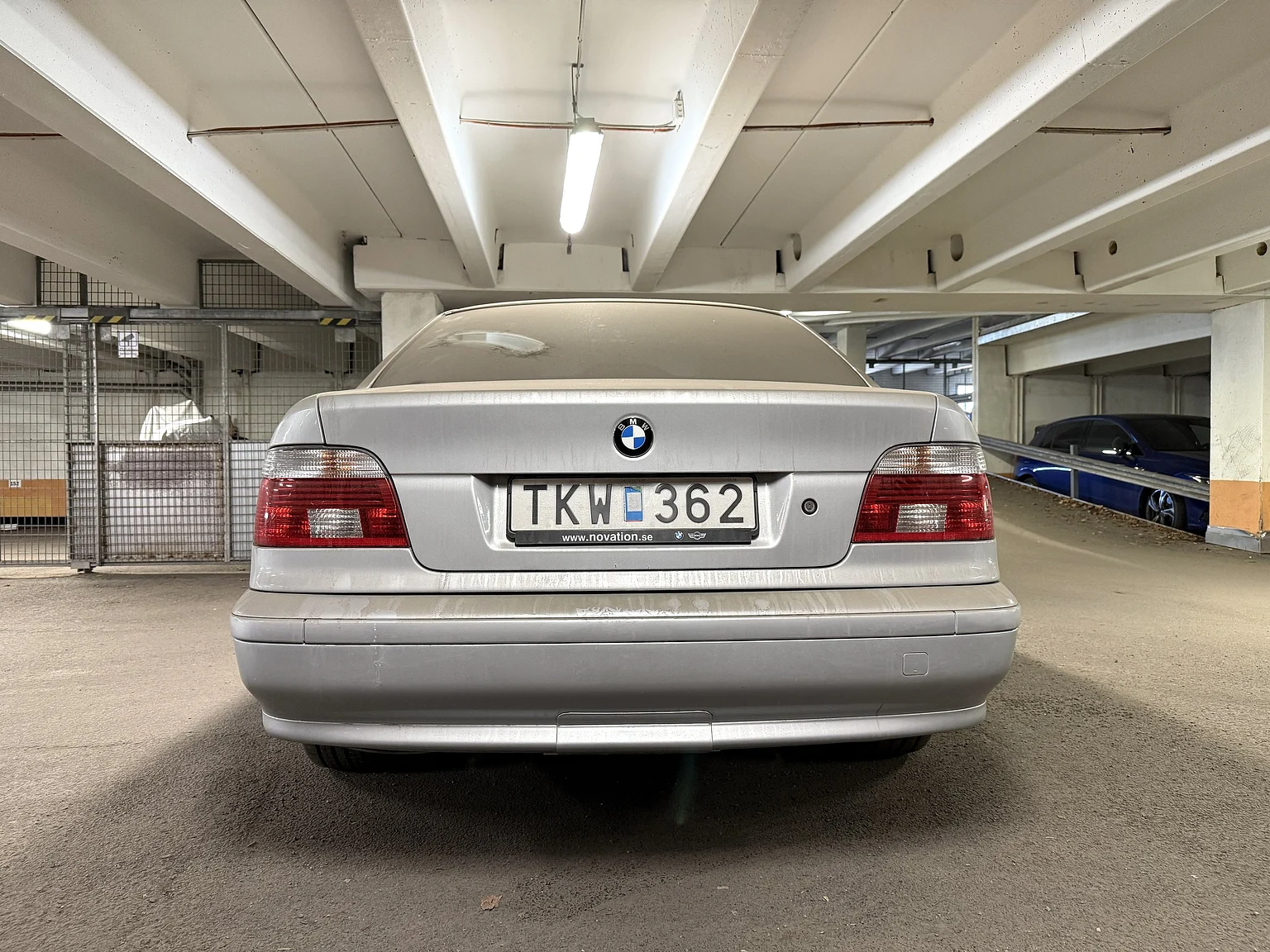 Exterior image of 2002 BMW 520i (9)