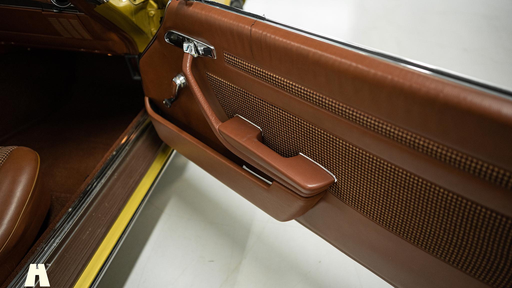 Interiörbild 1975 Mercedes SL 350