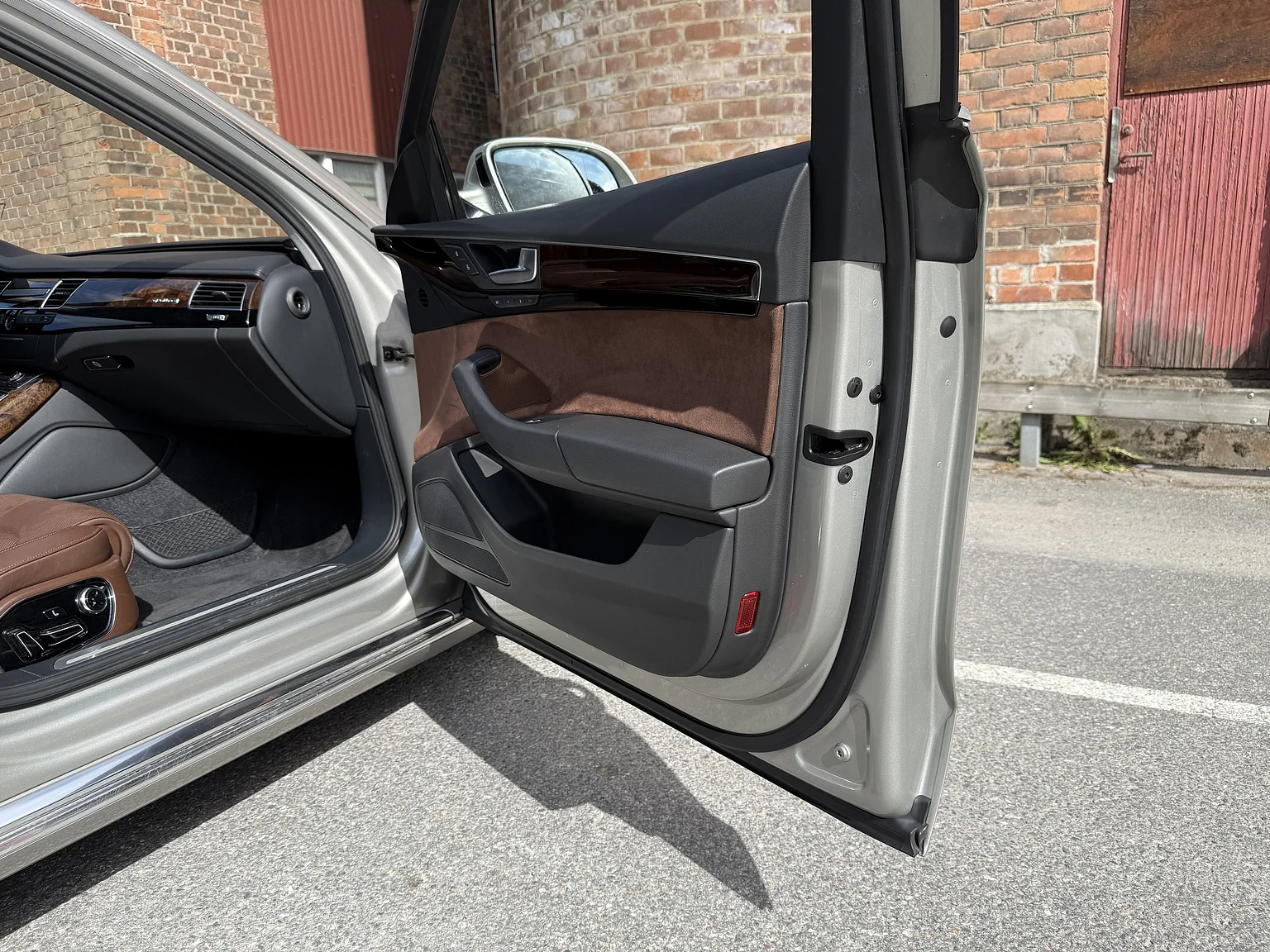 Innenraumfoto von 2014 Audi A8 4.0 TFSI (98)