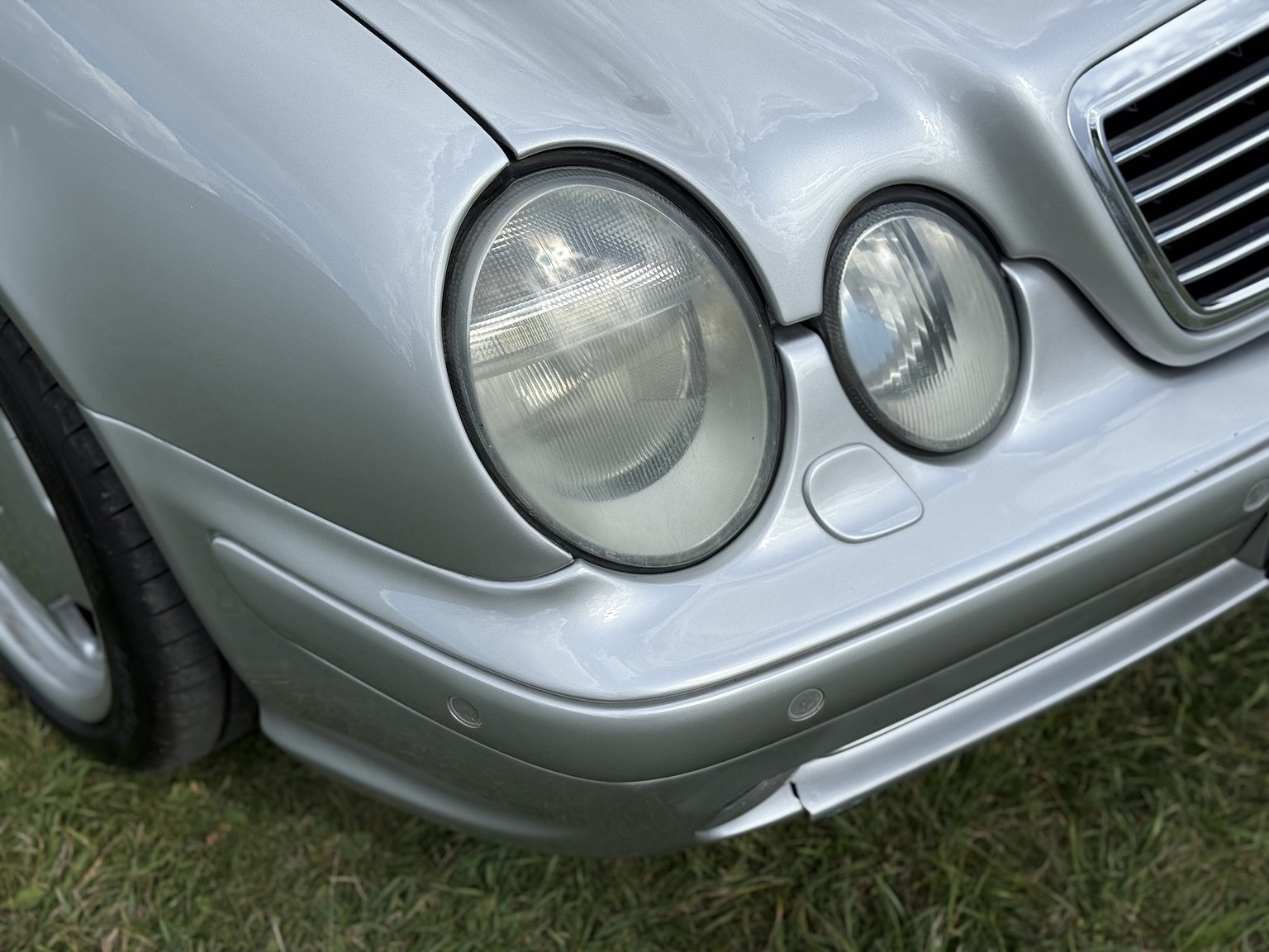Exterior image of 2000 Mercedes-Benz CLK 55 AMG Coupé
