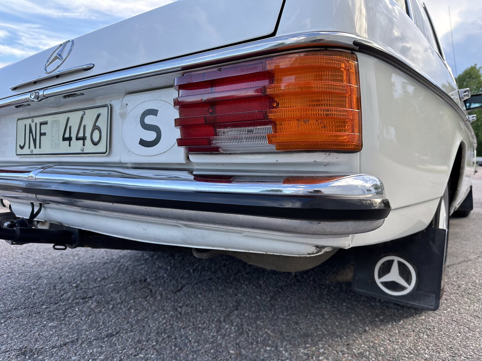 Aussenfoto 1975 Mercedes Benz 200