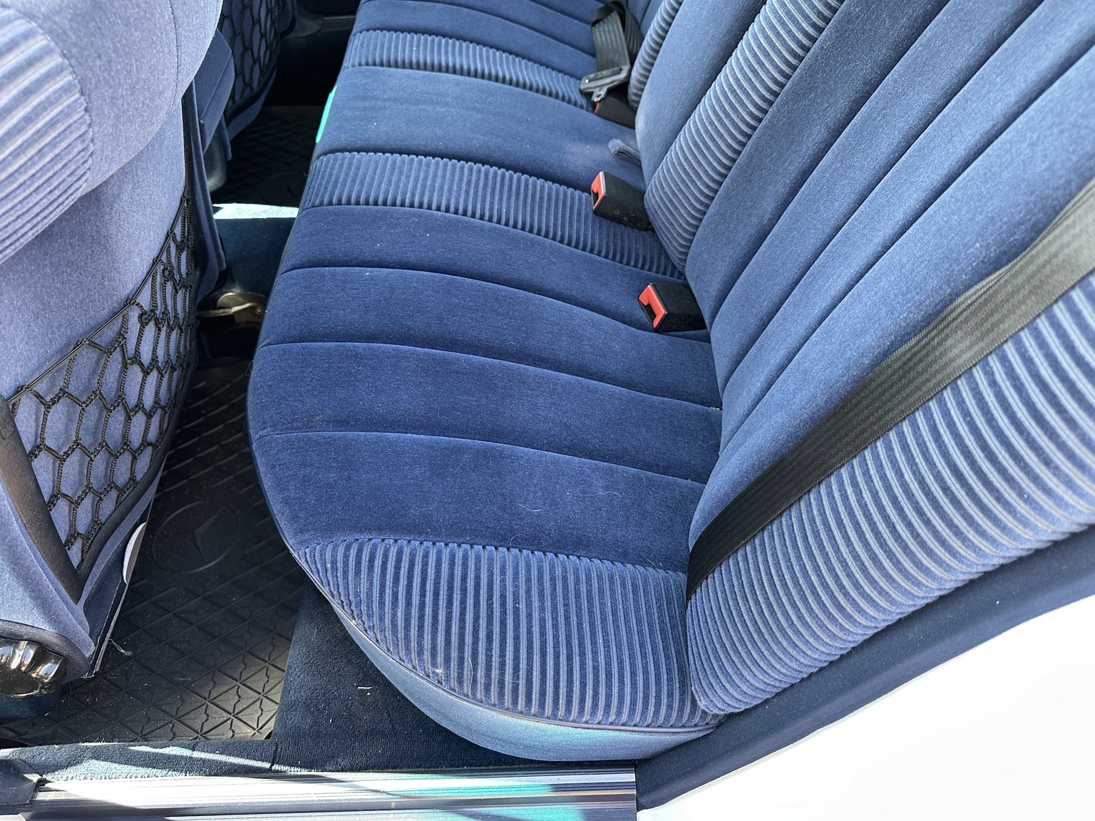 Interior image of 1985 Mercedes-Benz 200