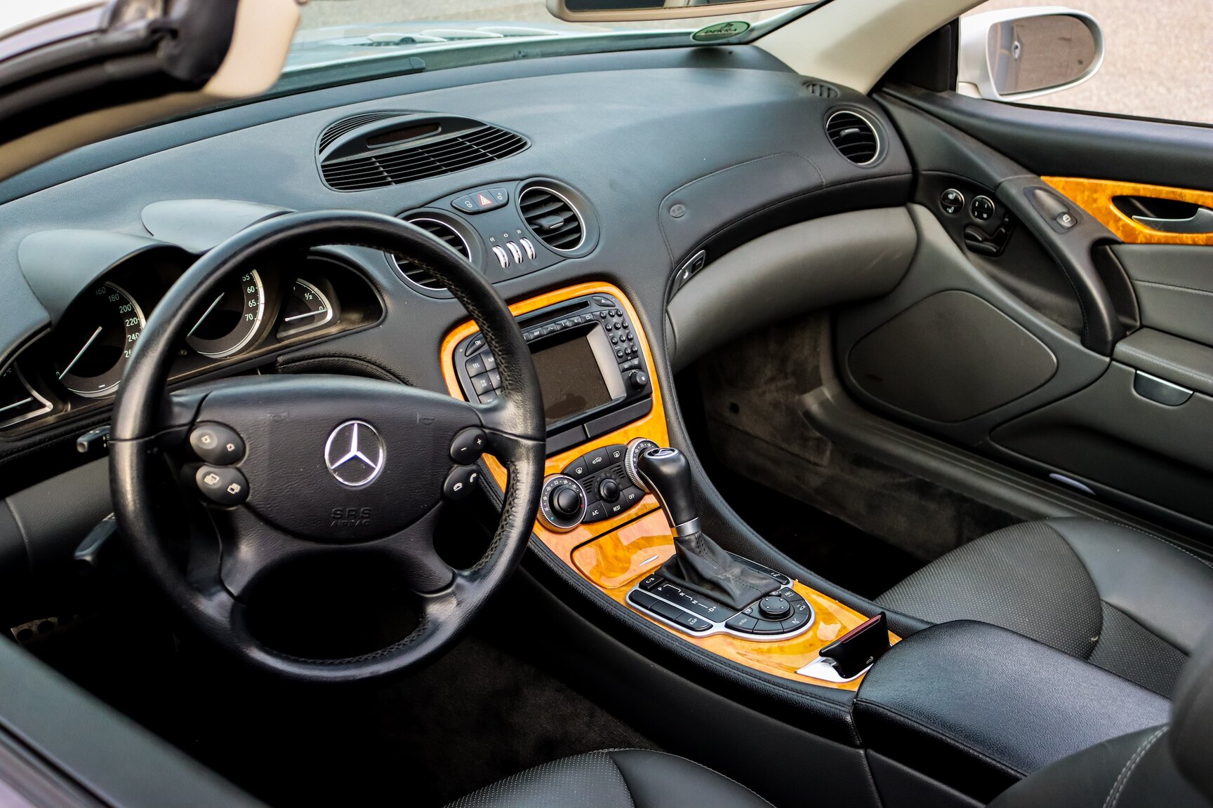 Interior image of 2006 Mercedes-Benz SL 500