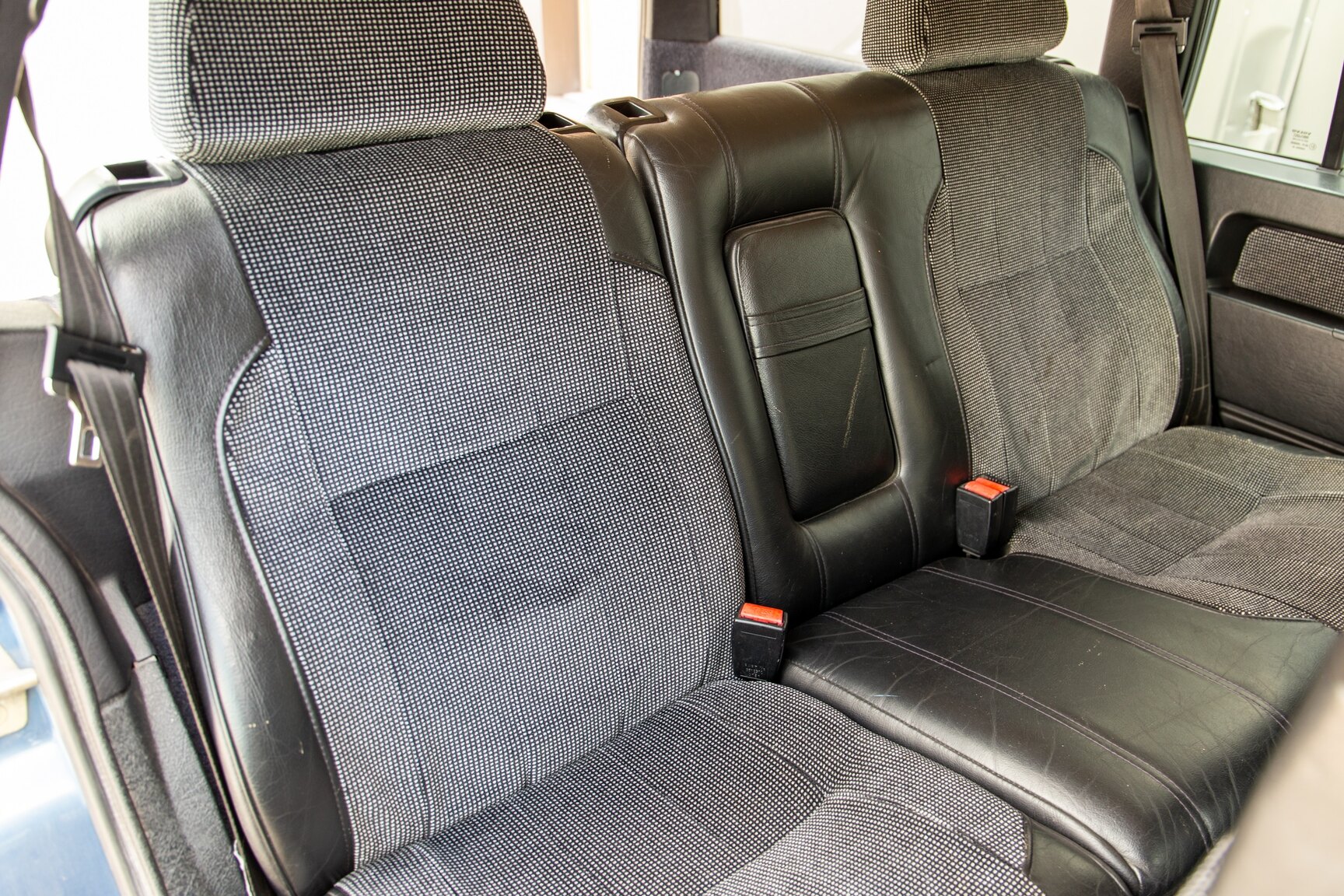 Interior image of 1990 Volvo 745 Turbo (12)