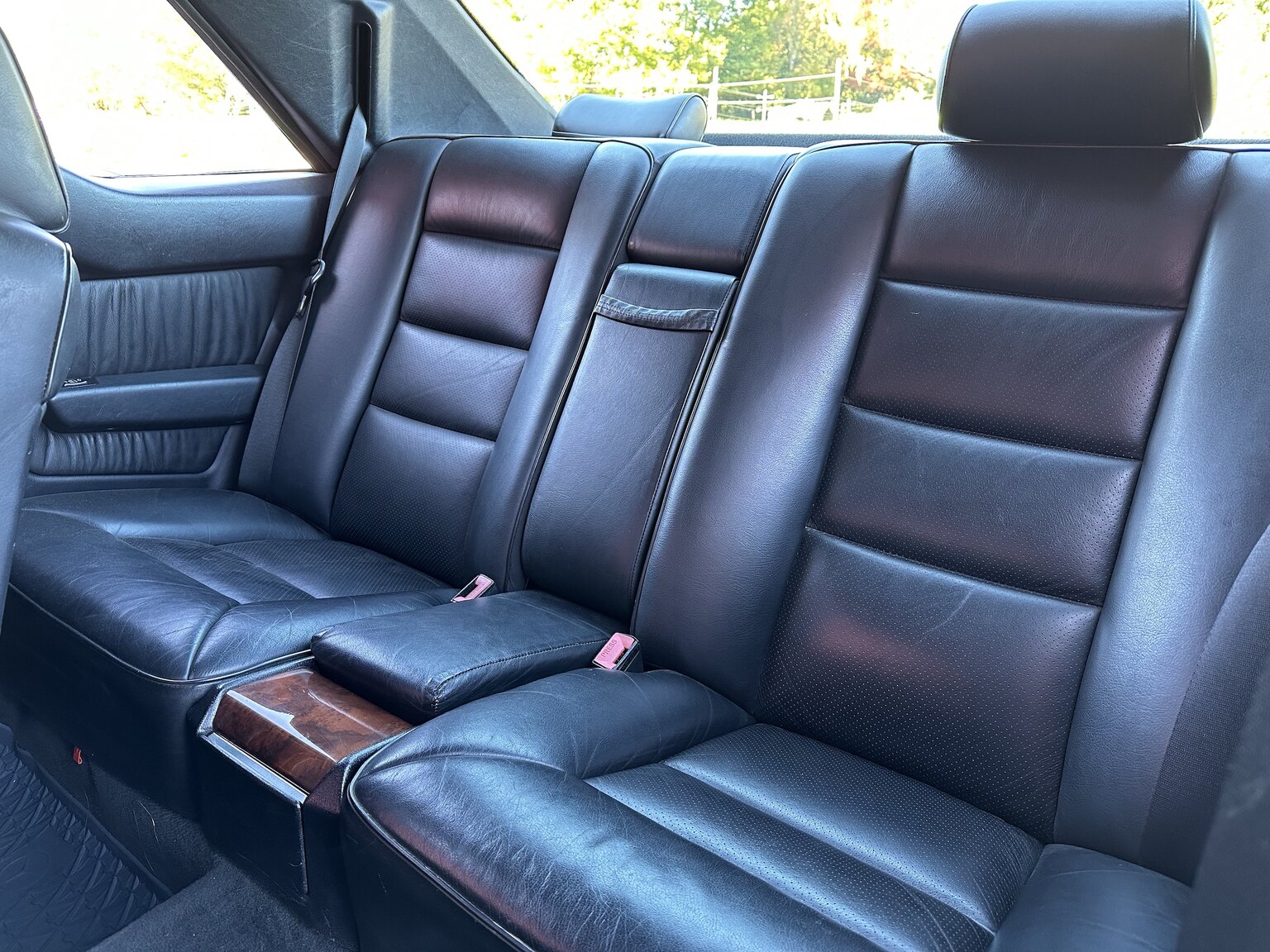 Innenraumfoto von 1990 Mercedes-Benz 300 CE 24V