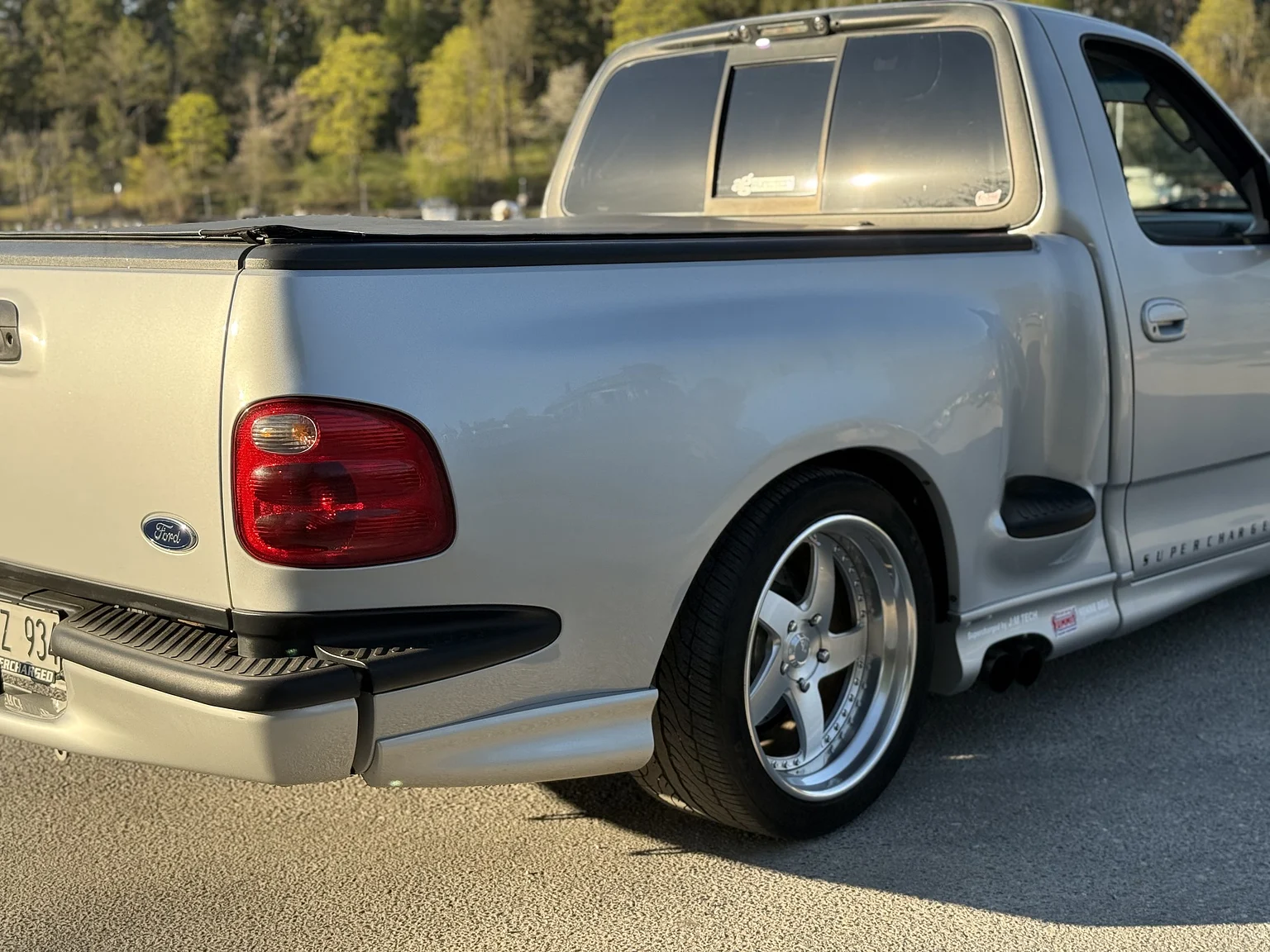 Aussenfoto 2002 Ford F 150 Lightning / Kenne Bell (36)