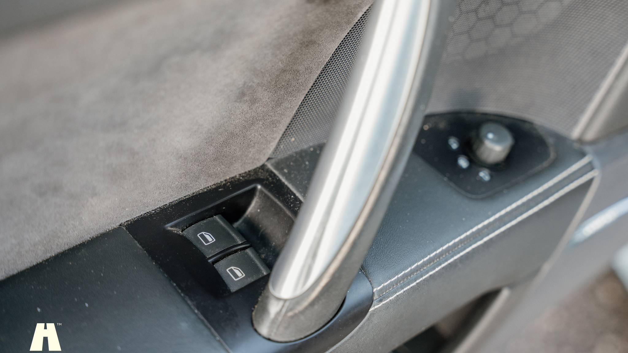 Interior image of 2009 Audi TTS (35)