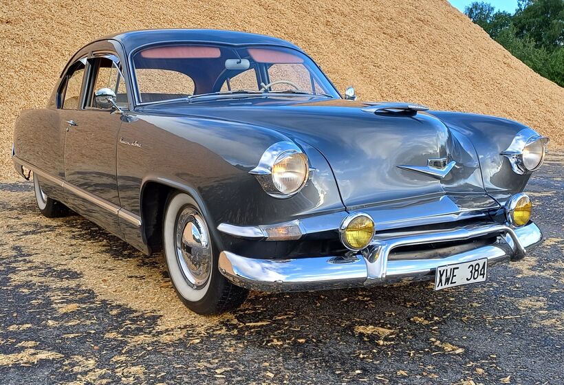 1953 Kaiser Deluxe Club 2-door