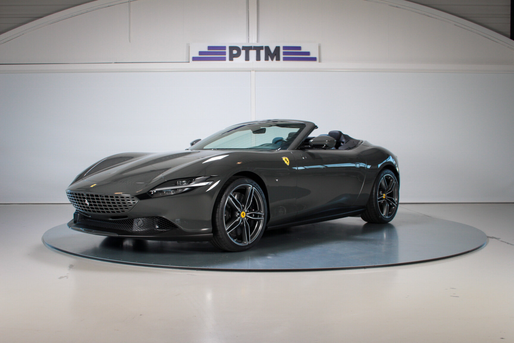 Exteriörbild på 2024 Ferrari Roma Spider