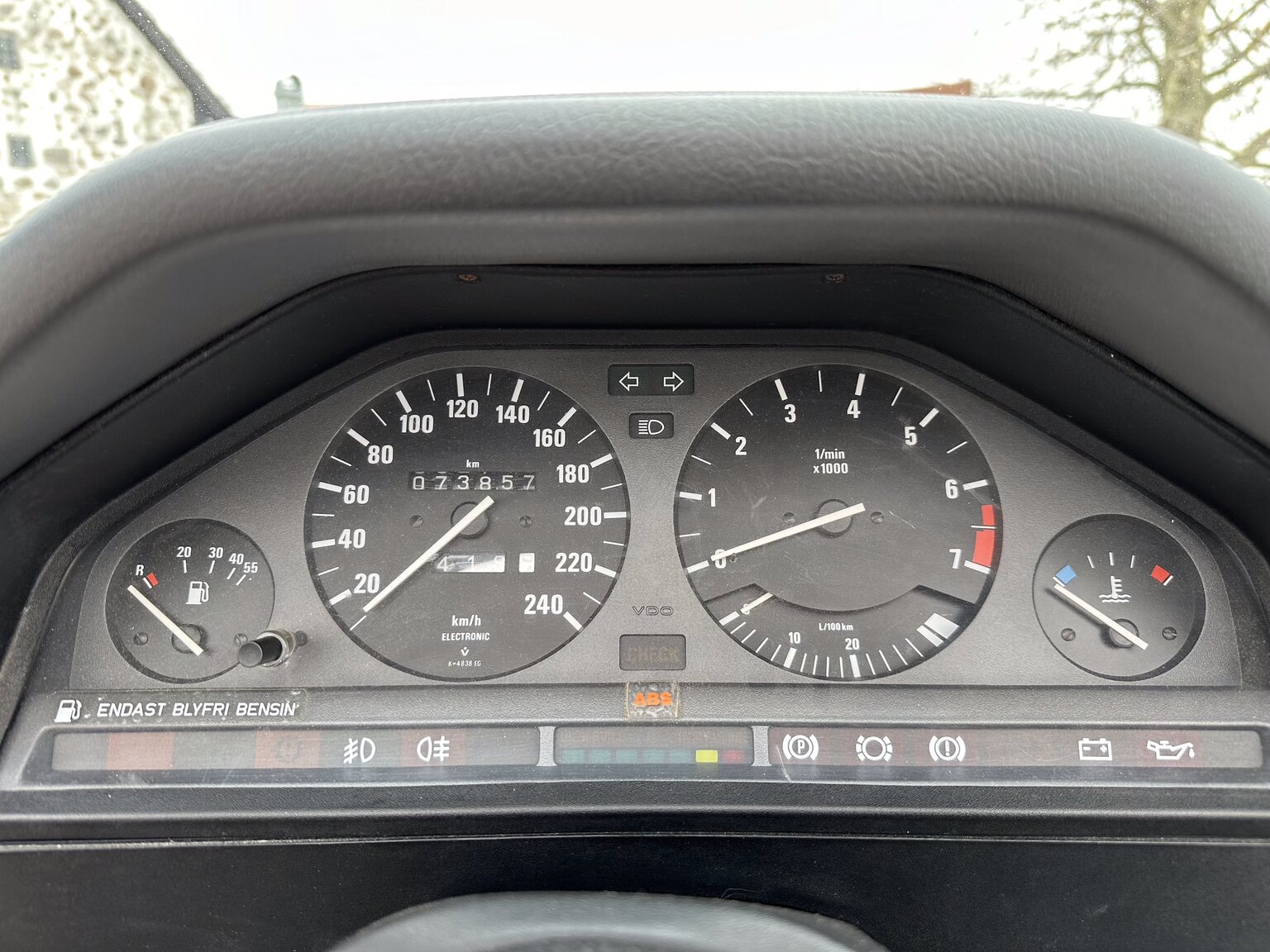 Interior image of 1987 BMW 325i Convertible (19)