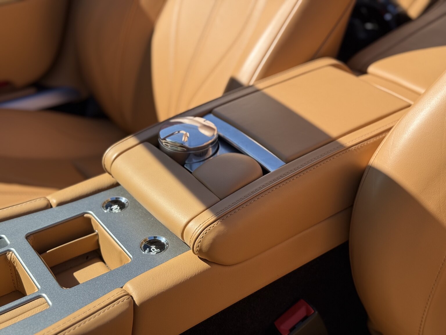 Interiörbild 2015 Aston Martin DB9 Volante