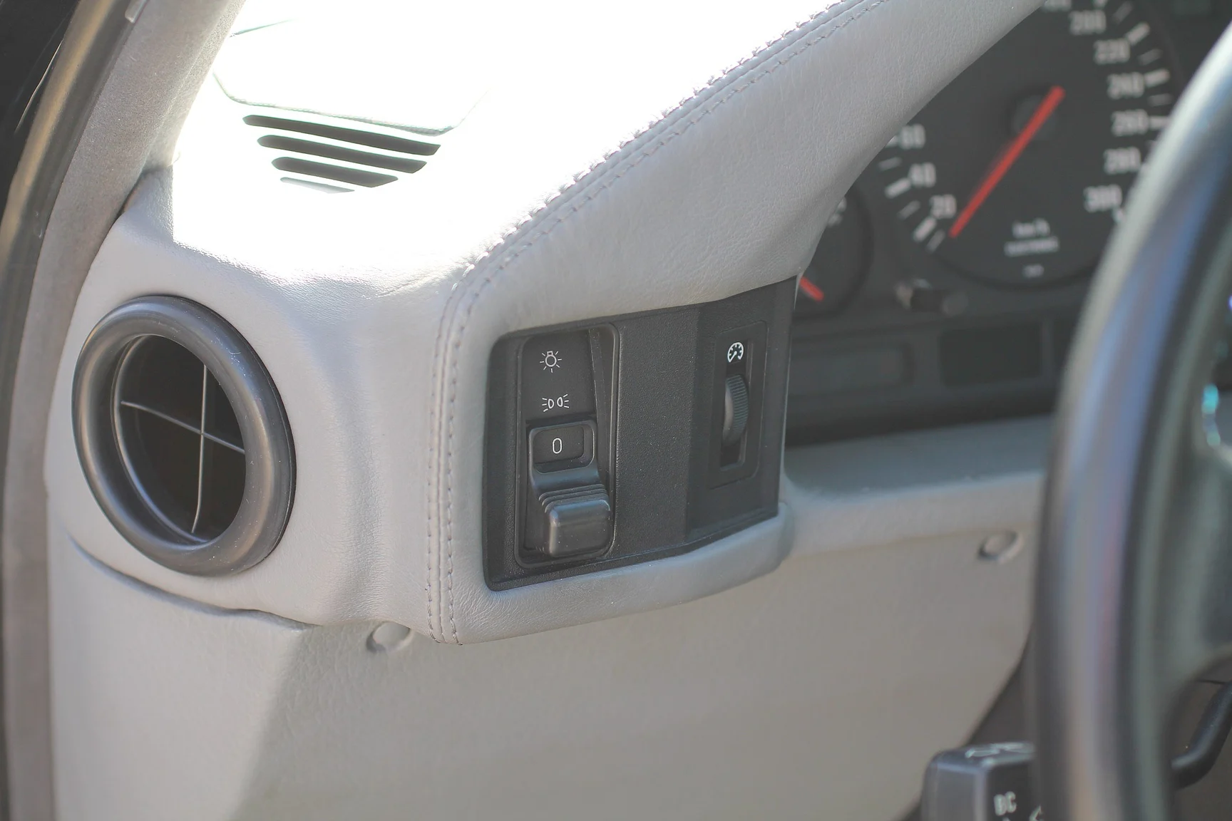 Innenraumfoto von 1993 BMW E34 M5 Touring  (45)