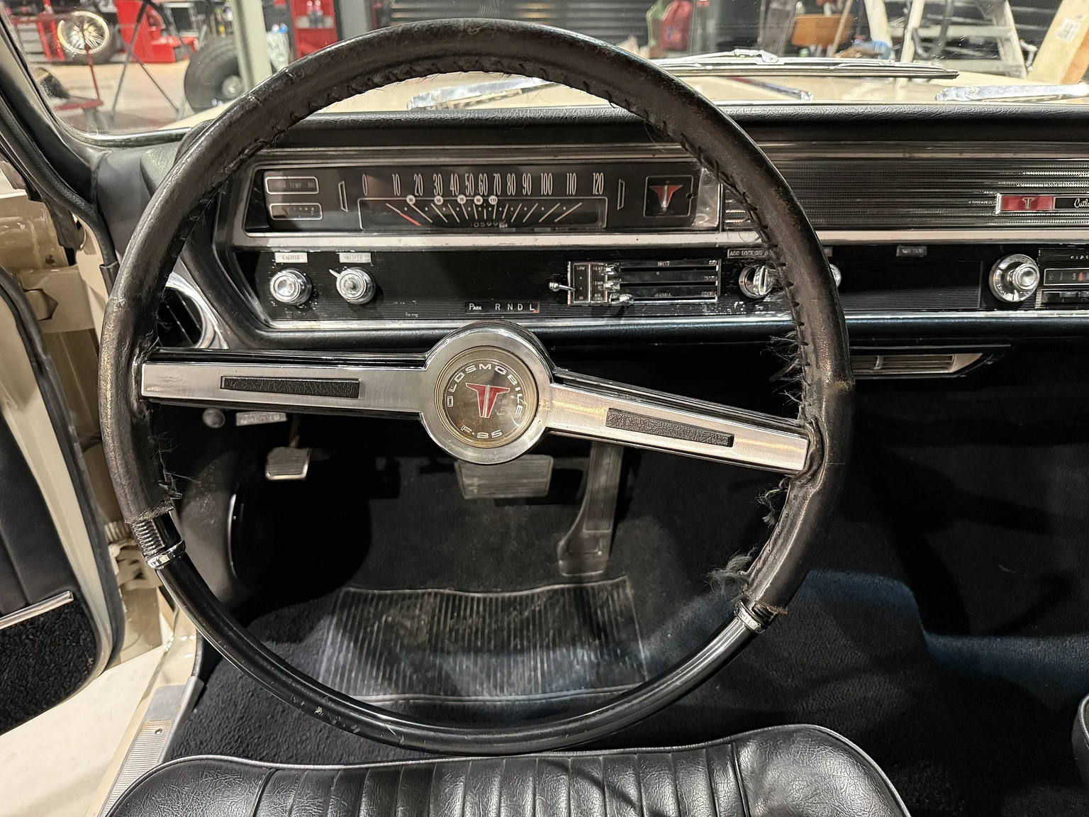 Interior image of 1964 Oldsmobile Cutlass Convertible (12)
