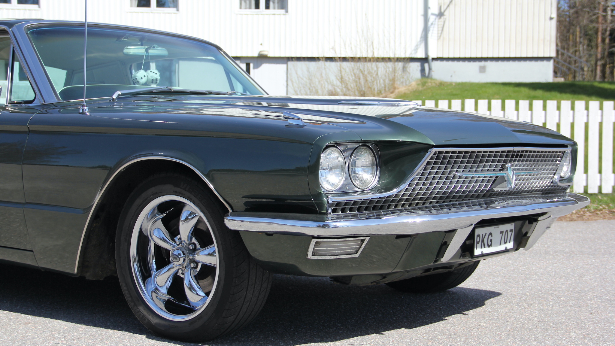 Exteriörbild på 1966 Ford Thunderbird Town Hardtop 6.4