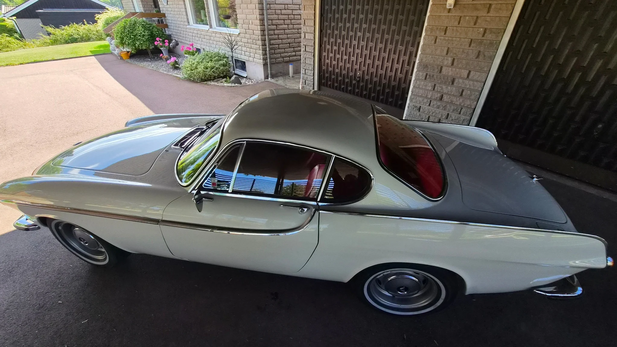 Exteriörbild på 1966 Volvo P 1800S (2)