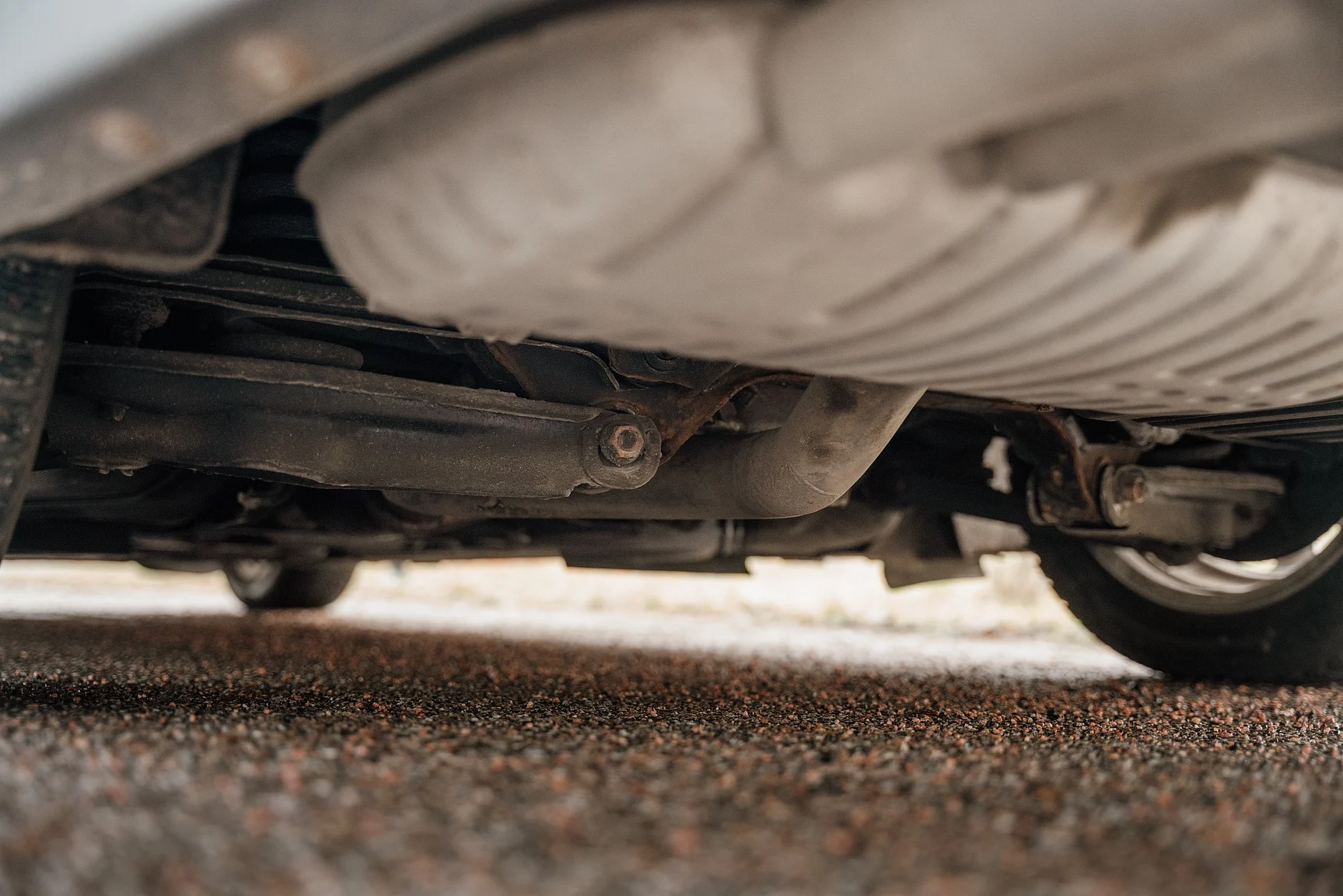 Image of 2010 BMW 325i Sedan mechanics (13)