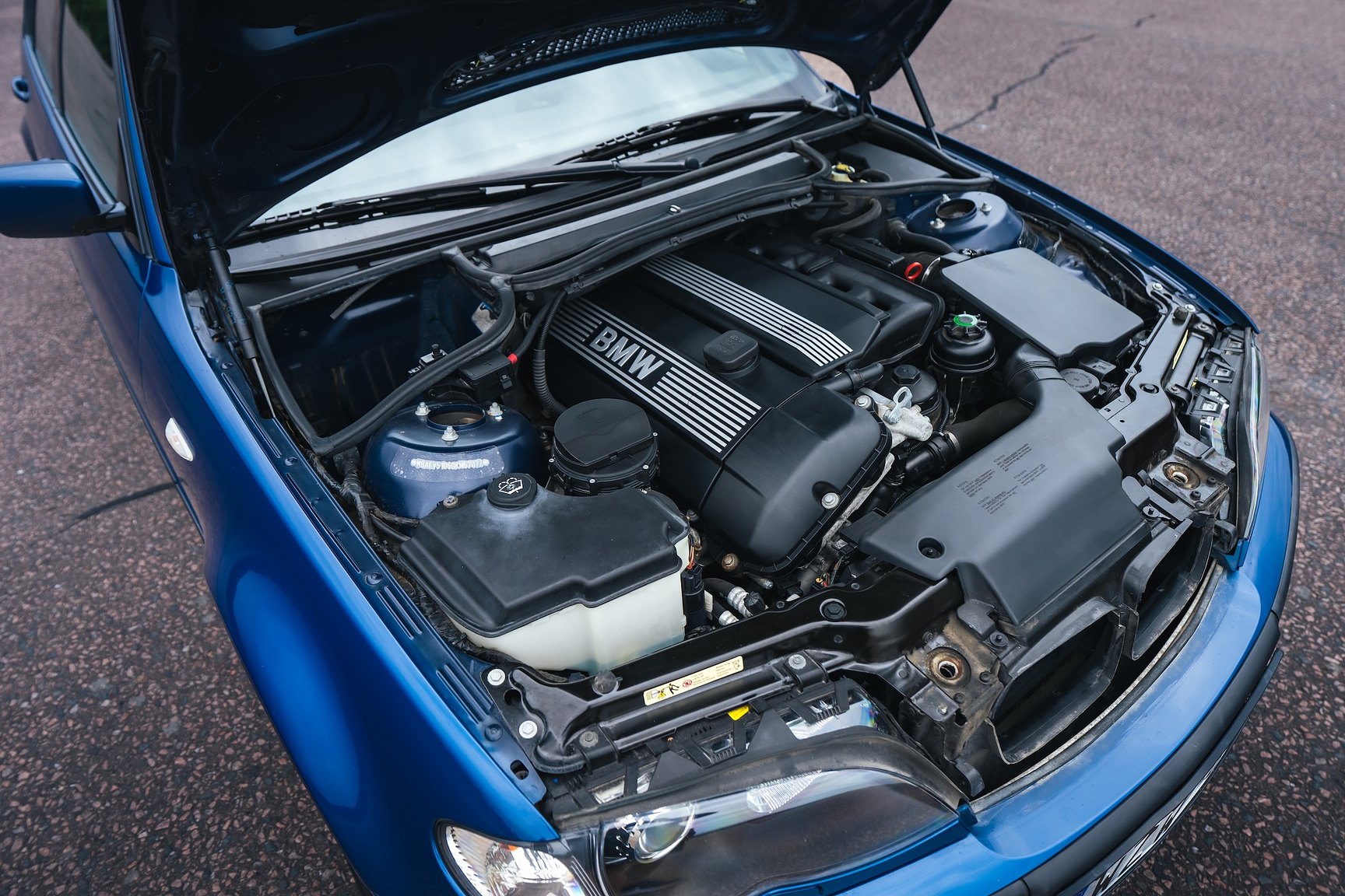 Image of 2003 BMW 330i mechanics