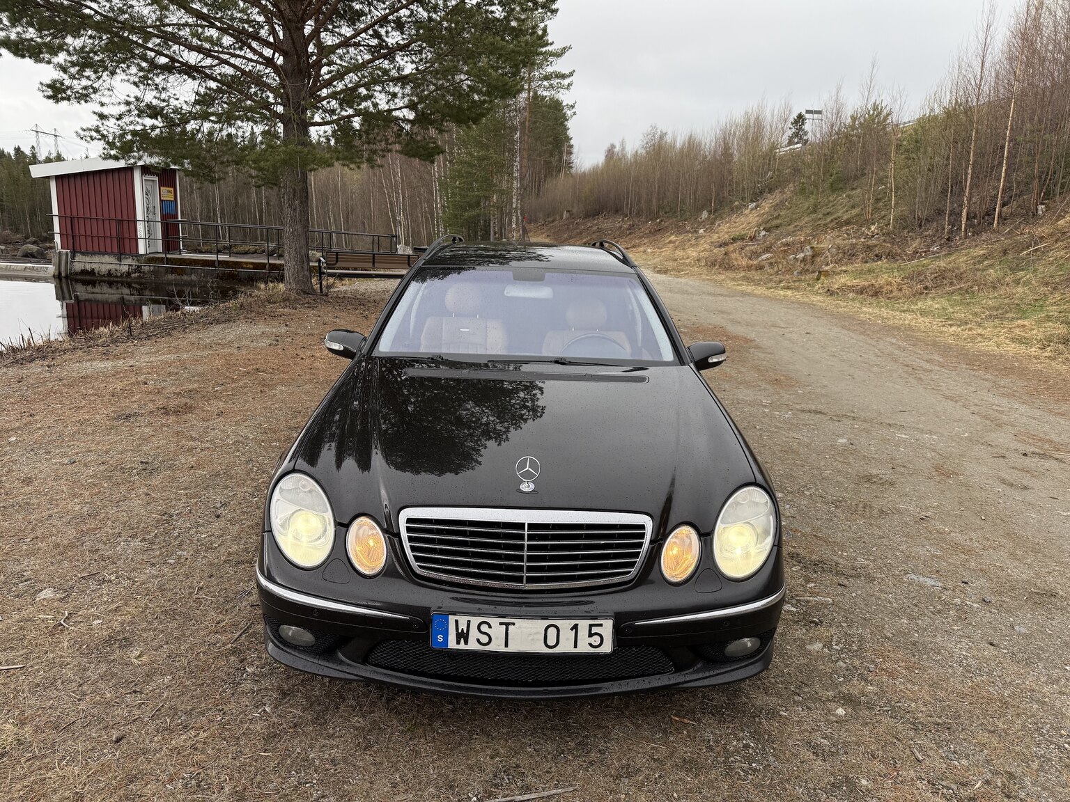 Exterior image of 2005 Mercedes-Benz E 55 T AMG
