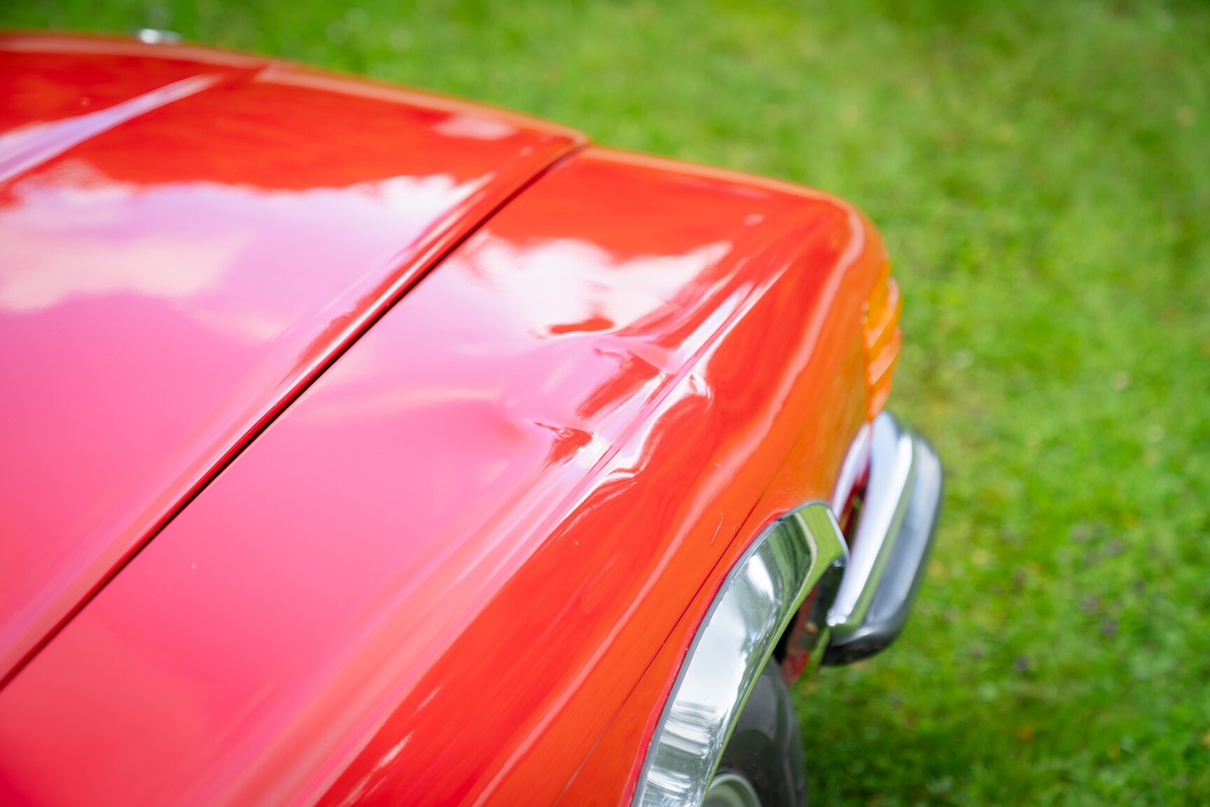 Exterior image of 1975 Mercedes-Benz 350 SLC