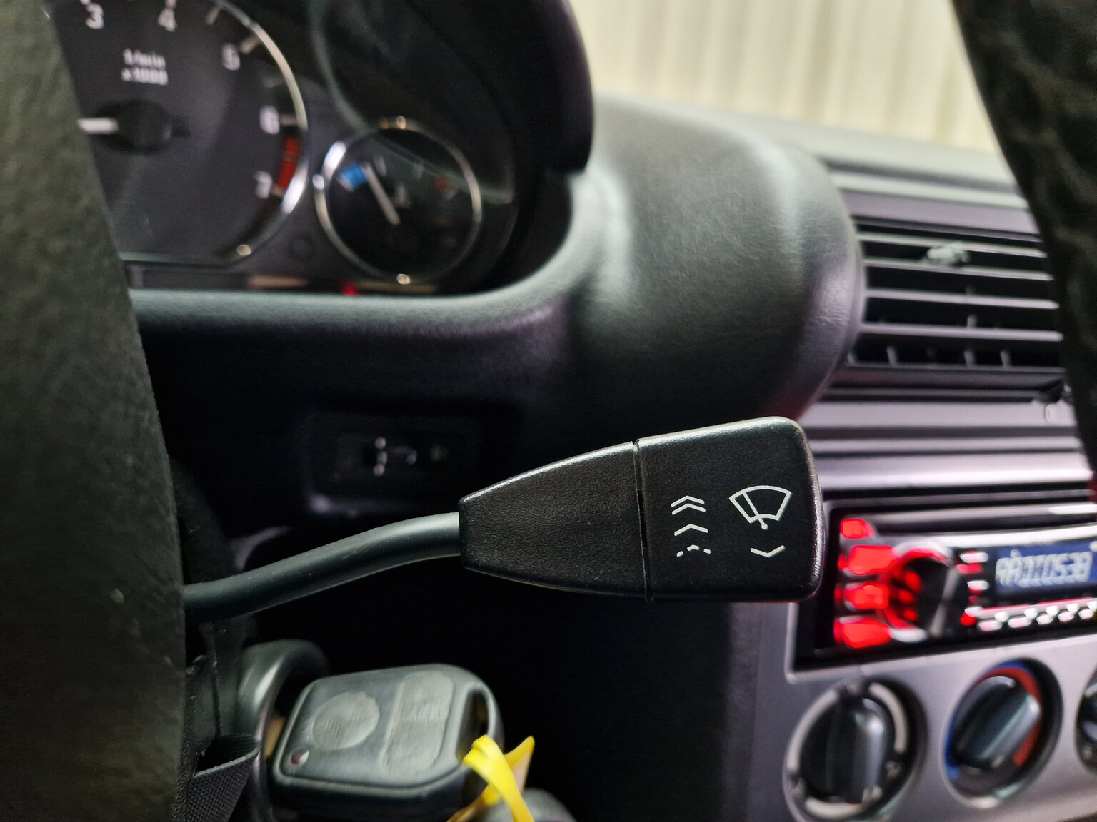 Interior image of 2000 BMW Z3 Coupé 3.0