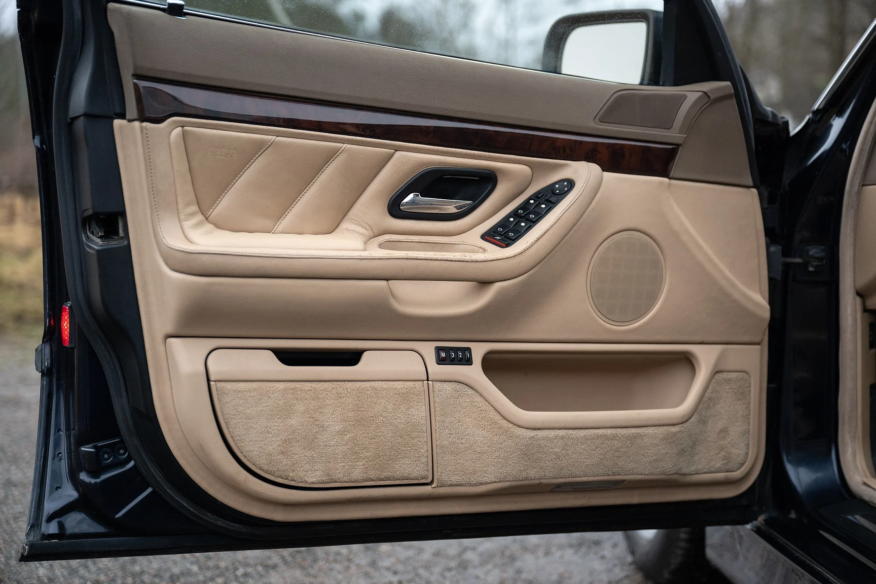 Interior image of 1996 BMW 740 iA - NO RESERVE (68)